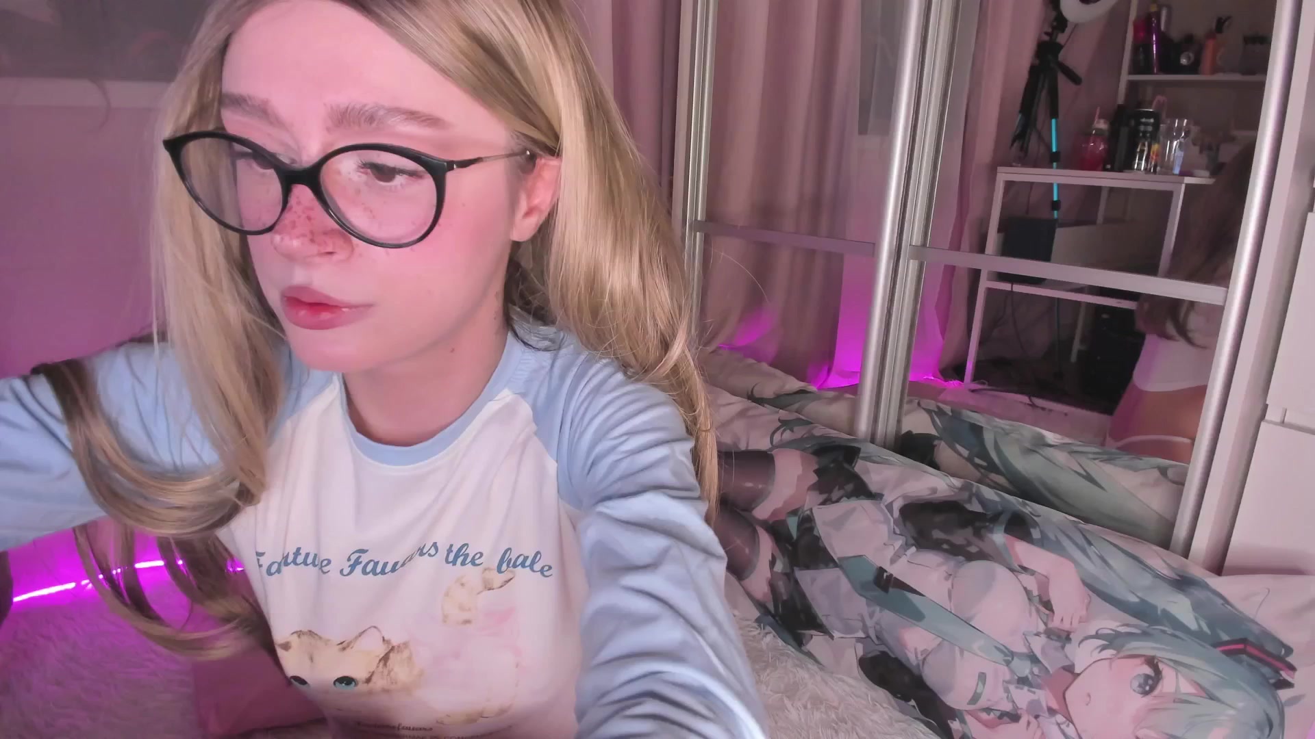 Gallery image thumbnail from AliceXsweeT's myfreecams stream on, 02/06/2026, 17:14 image 14 of 20