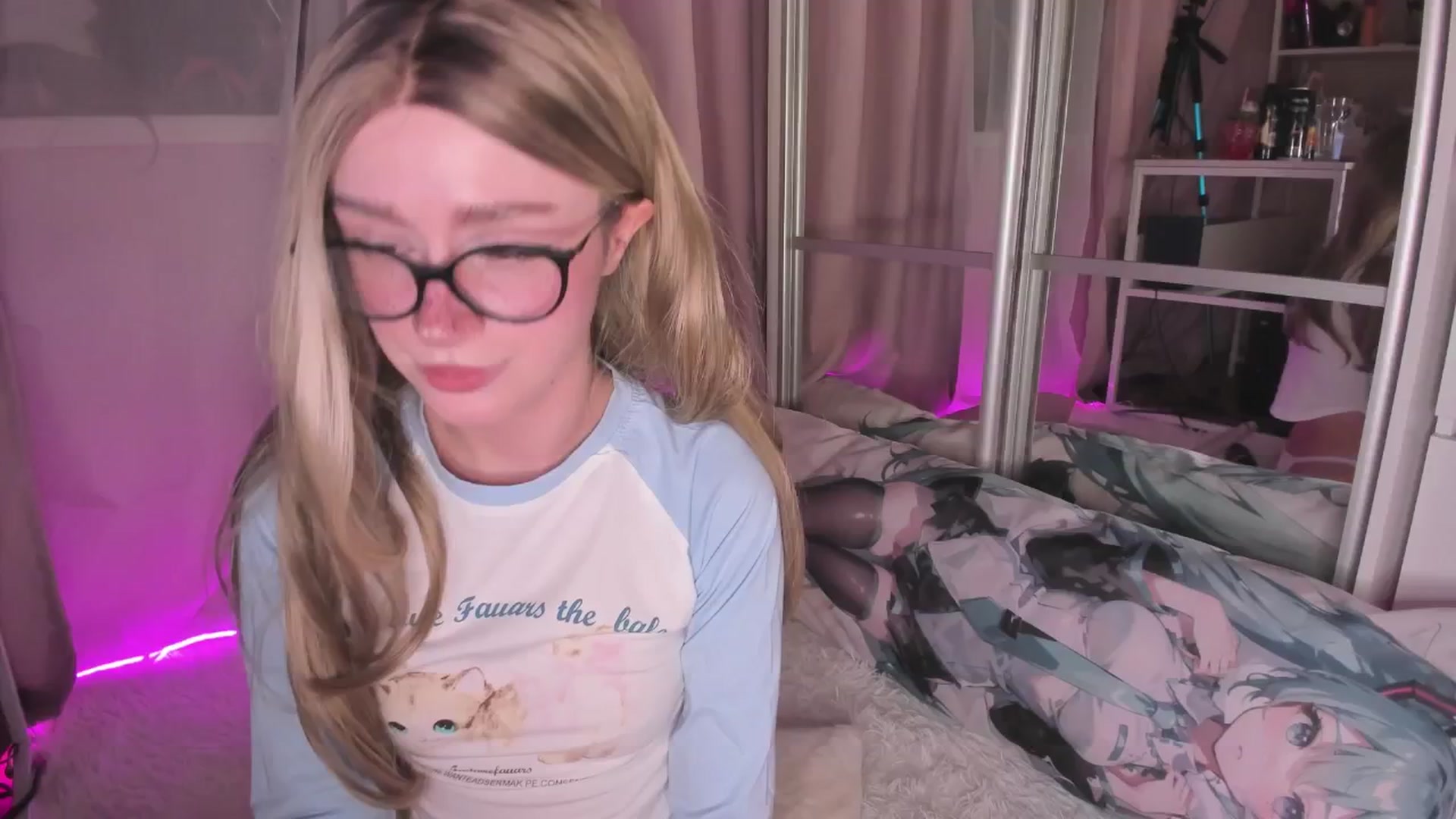 Gallery image thumbnail from AliceXsweeT's myfreecams stream on, 02/06/2026, 17:41 image 6 of 20