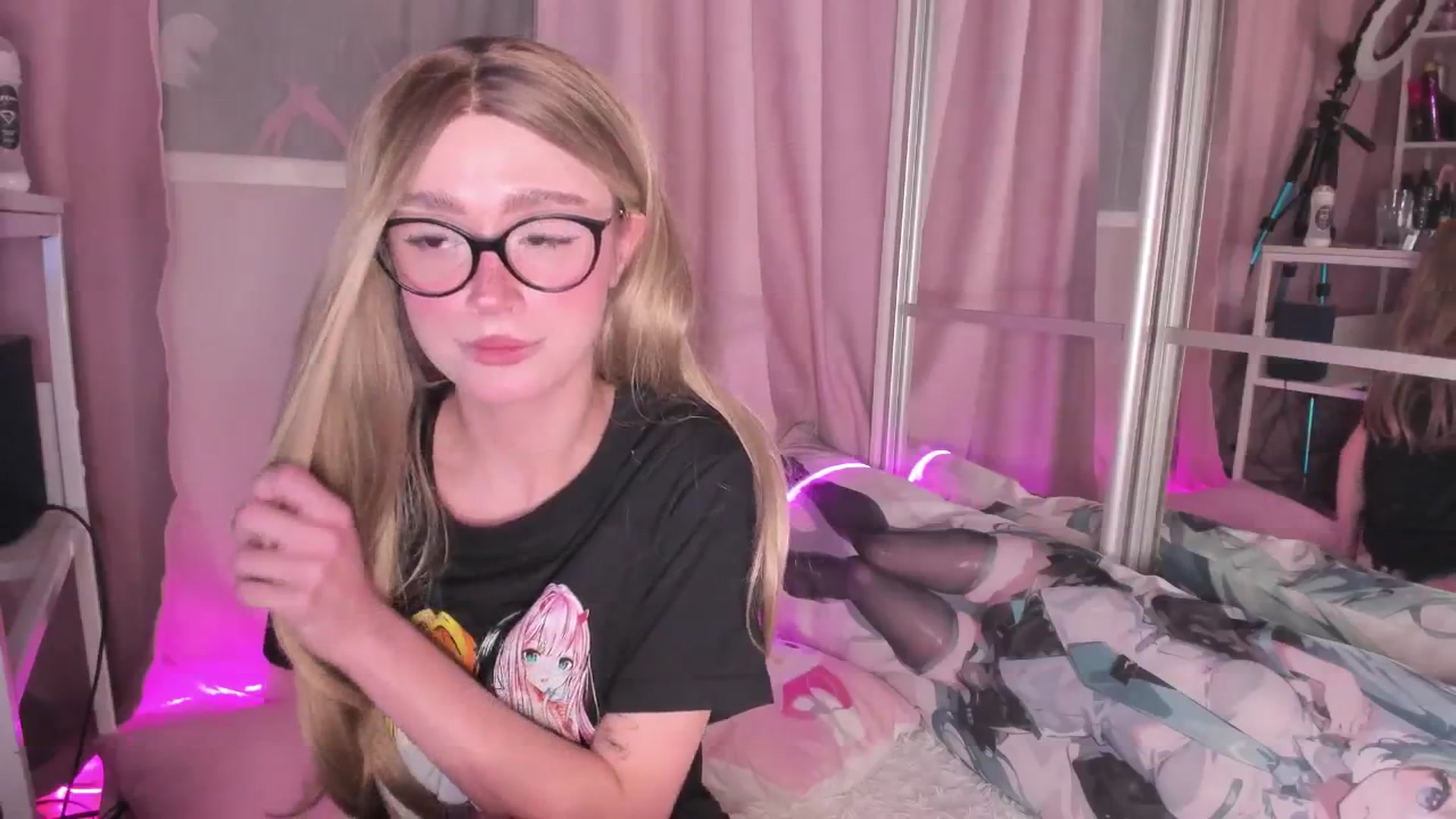 Gallery image thumbnail from AliceXsweeT's myfreecams stream on, 02/09/2026, 18:31 image 14 of 20