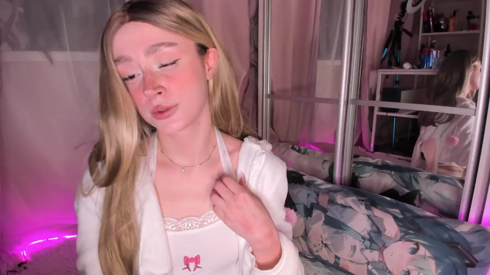 Gallery image thumbnail from AliceXsweeT's myfreecams stream on, 02/20/2026, 17:26 image 7 of 20