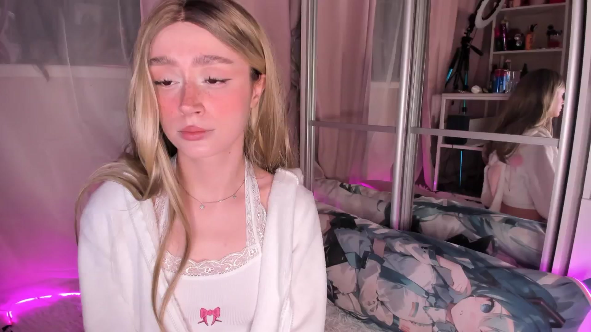 Gallery image thumbnail from AliceXsweeT's myfreecams stream on, 02/20/2026, 17:26 image 4 of 20