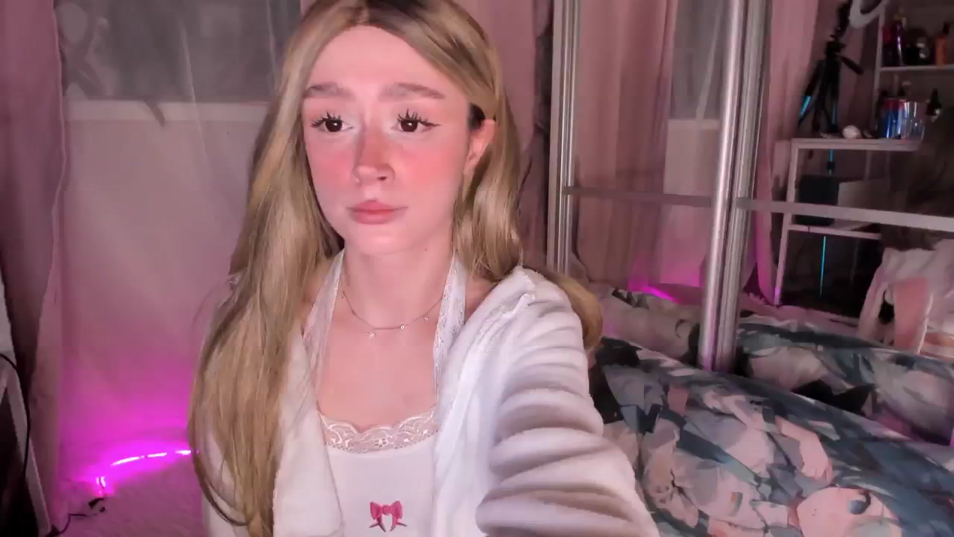 Gallery image thumbnail from AliceXsweeT's myfreecams stream on, 02/20/2026, 17:26 image 6 of 20