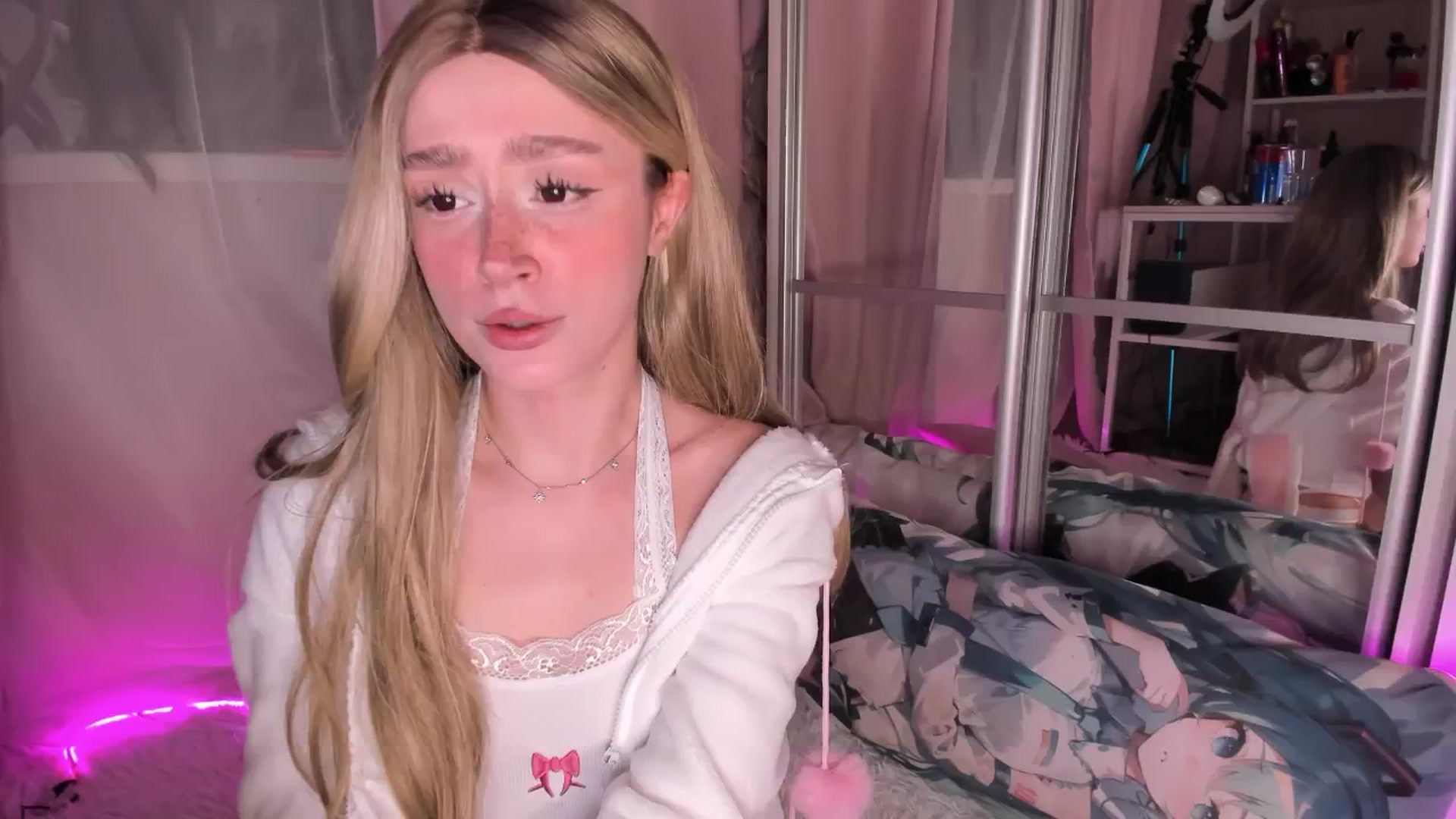 Gallery image thumbnail from AliceXsweeT's myfreecams stream on, 02/20/2026, 17:26 image 8 of 20