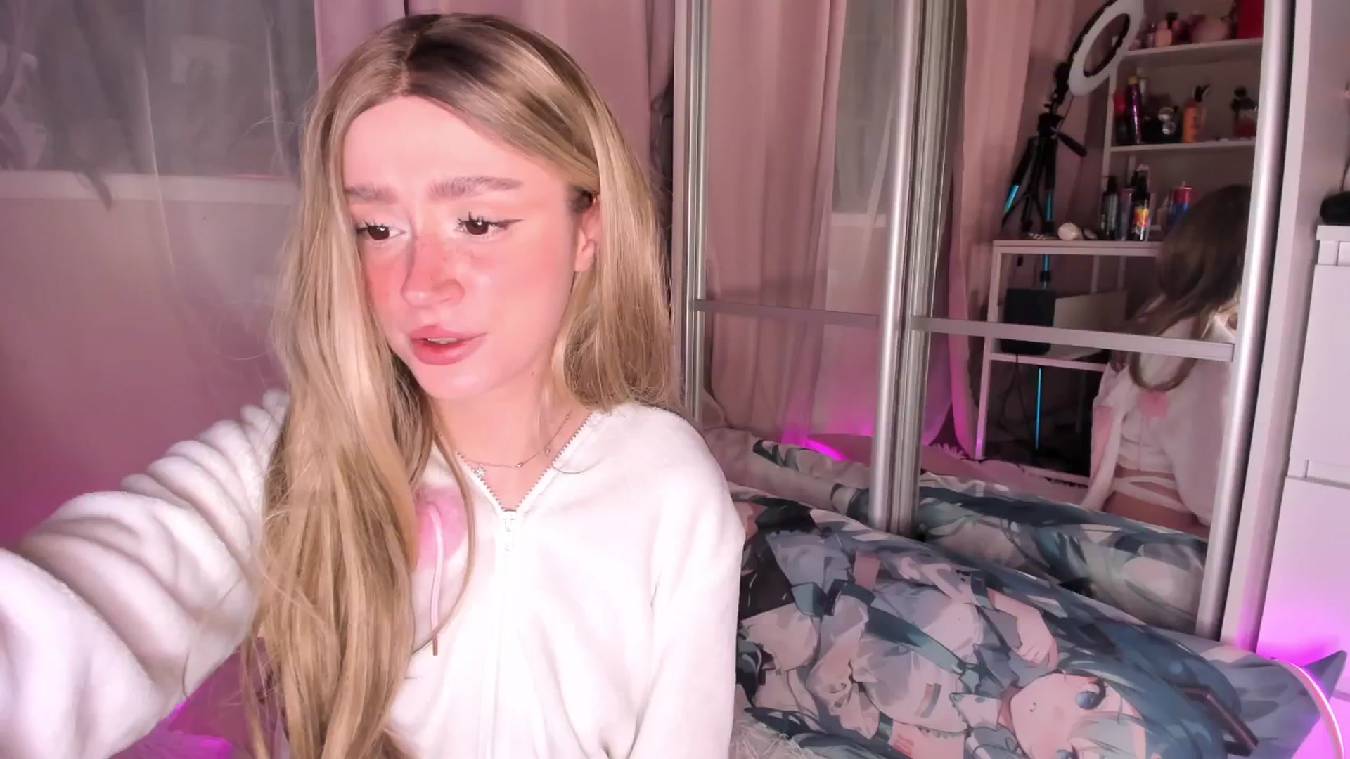 Gallery image thumbnail from AliceXsweeT's myfreecams stream on, 02/20/2026, 17:59 image 18 of 20