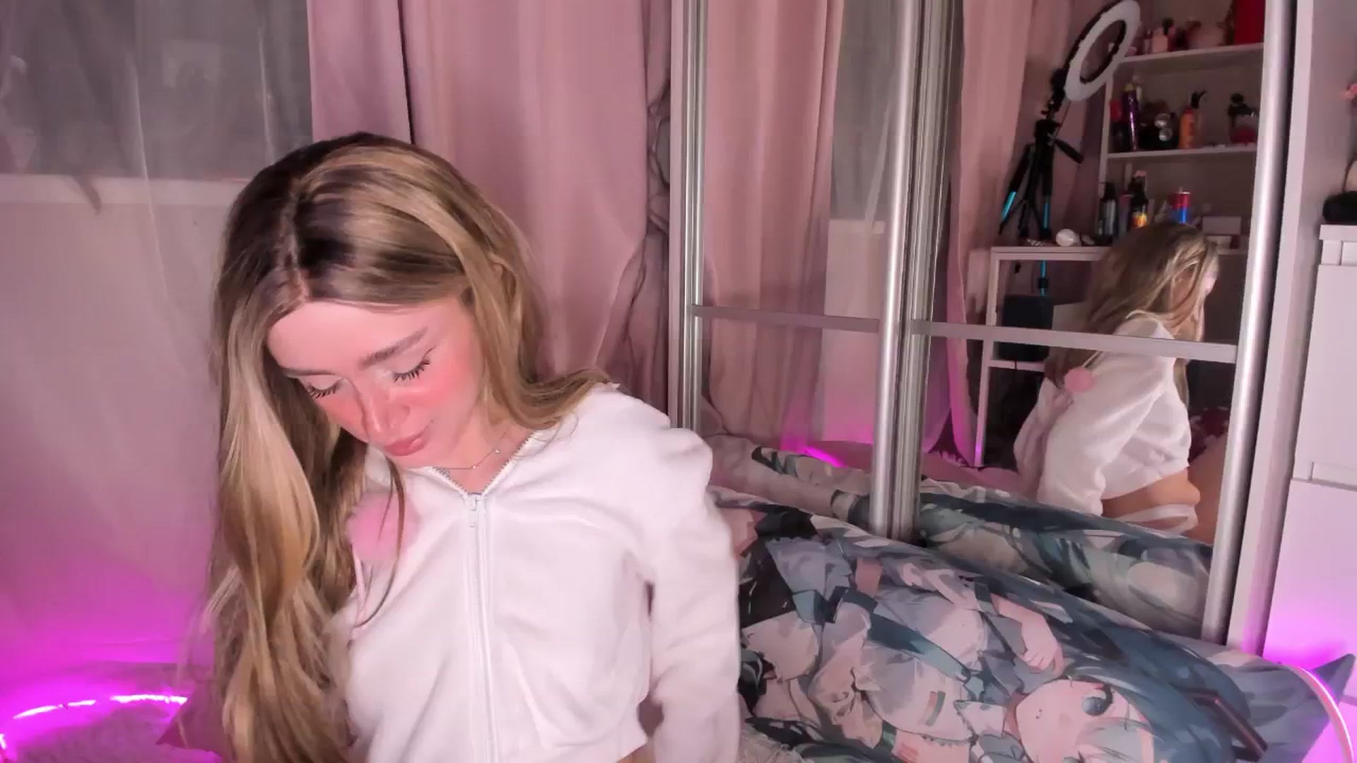 Gallery image thumbnail from AliceXsweeT's myfreecams stream on, 02/20/2026, 17:59 image 4 of 20