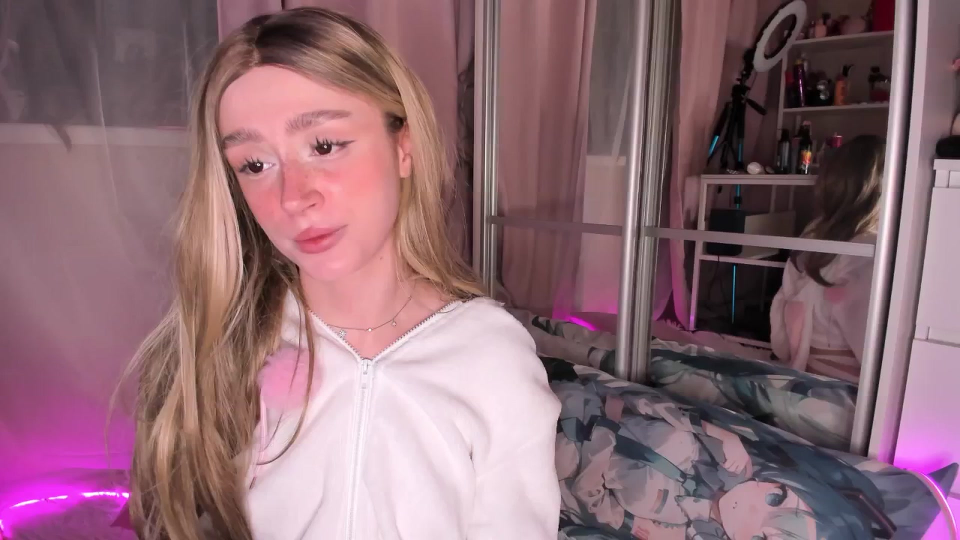 Gallery image thumbnail from AliceXsweeT's myfreecams stream on, 02/20/2026, 17:59 image 3 of 20