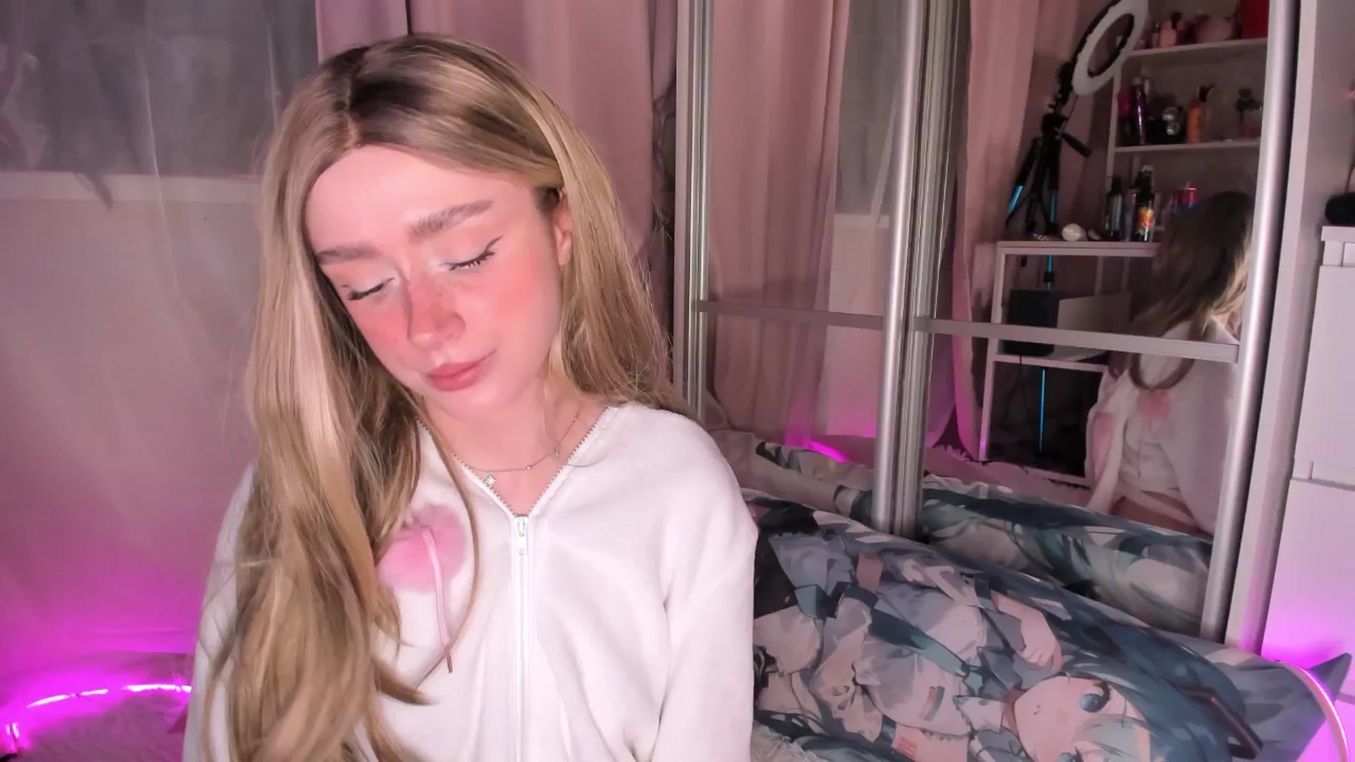 Gallery image thumbnail from AliceXsweeT's myfreecams stream on, 02/20/2026, 17:59 image 17 of 20