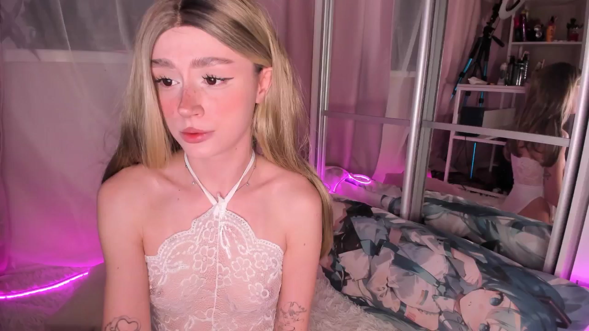 Gallery image thumbnail from AliceXsweeT's myfreecams stream on, 02/21/2026, 16:50 image 17 of 20