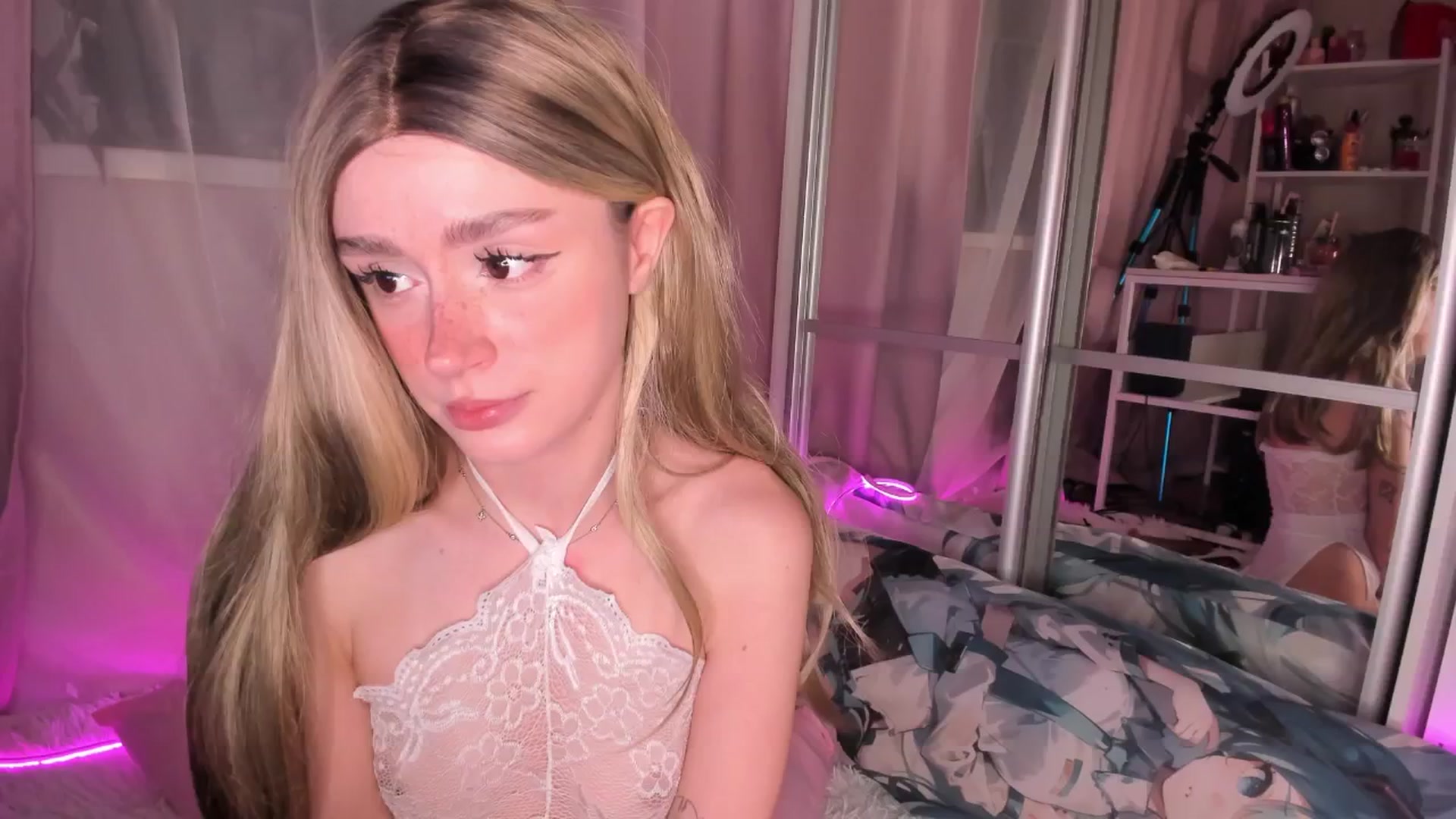 Gallery image thumbnail from AliceXsweeT's myfreecams stream on, 02/21/2026, 19:02 image 5 of 20