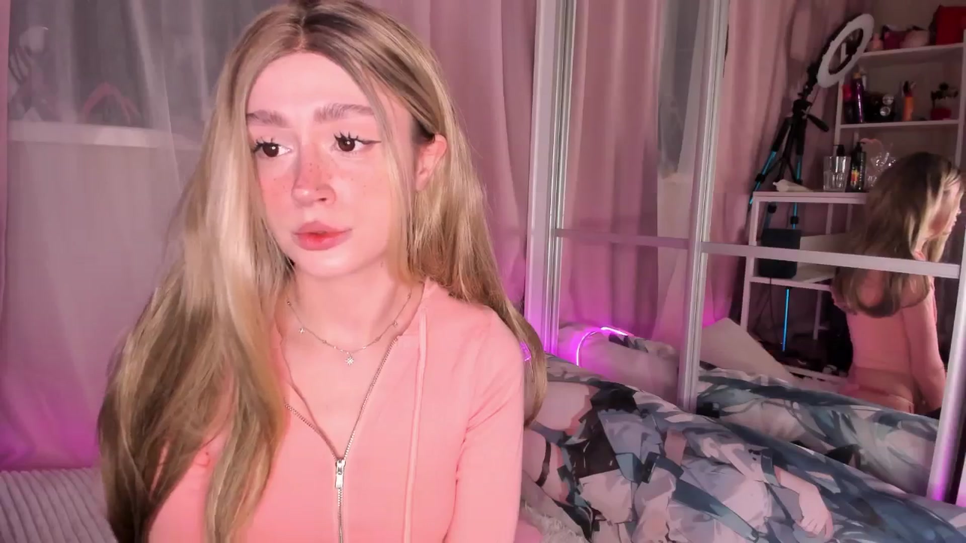 Gallery image thumbnail from AliceXsweeT's myfreecams stream on, 02/26/2026, 18:31 image 14 of 20