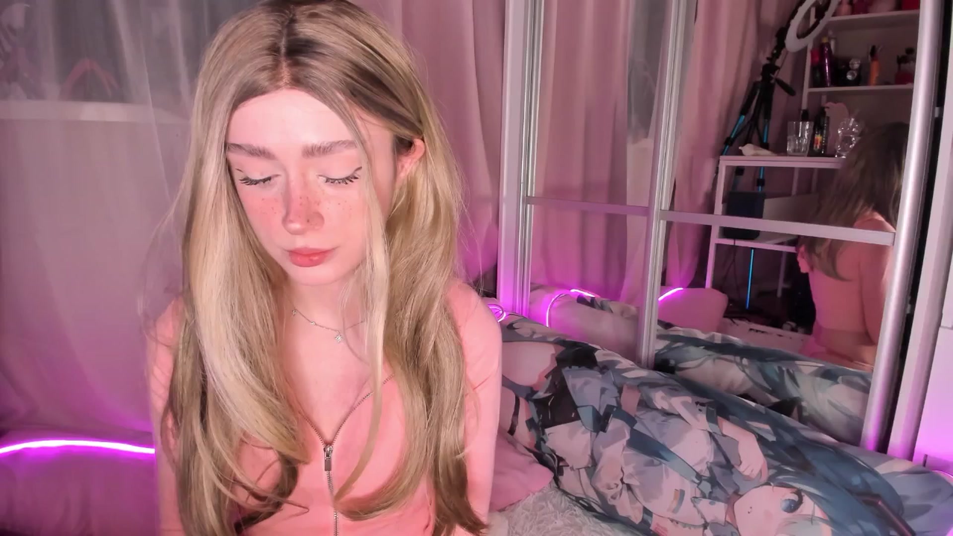 Gallery image thumbnail from AliceXsweeT's myfreecams stream on, 02/26/2026, 18:31 image 1 of 20
