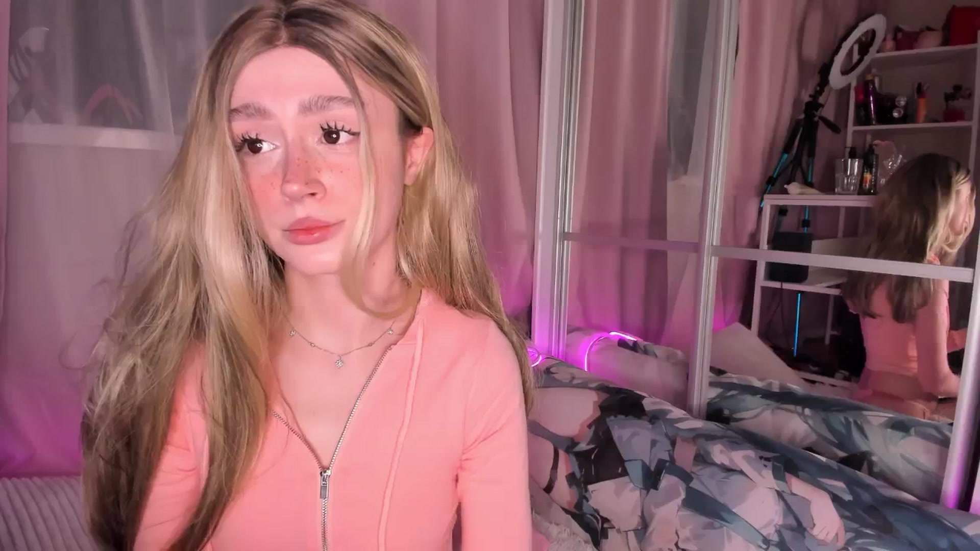 Gallery image thumbnail from AliceXsweeT's myfreecams stream on, 02/26/2026, 18:31 image 18 of 20