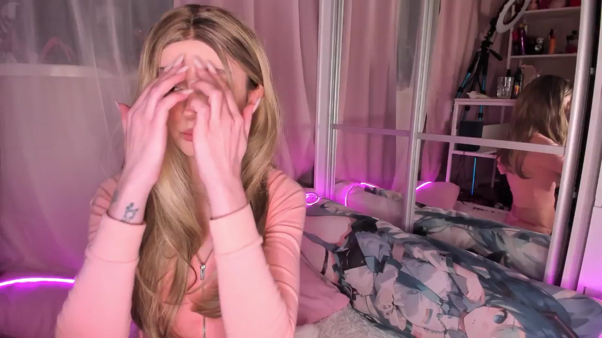 Gallery image thumbnail from AliceXsweeT's myfreecams stream on, 02/26/2026, 18:31 image 2 of 20