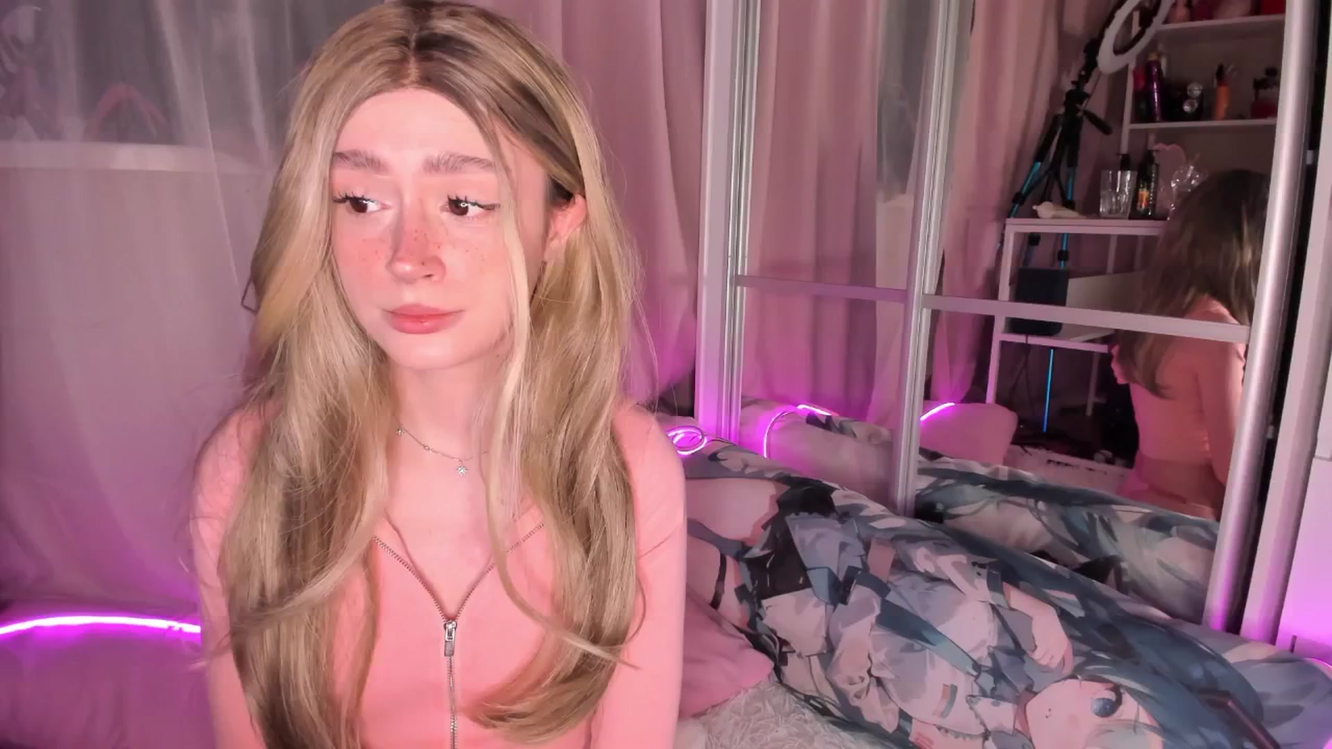 Gallery image thumbnail from AliceXsweeT's myfreecams stream on, 02/26/2026, 18:31 image 3 of 20
