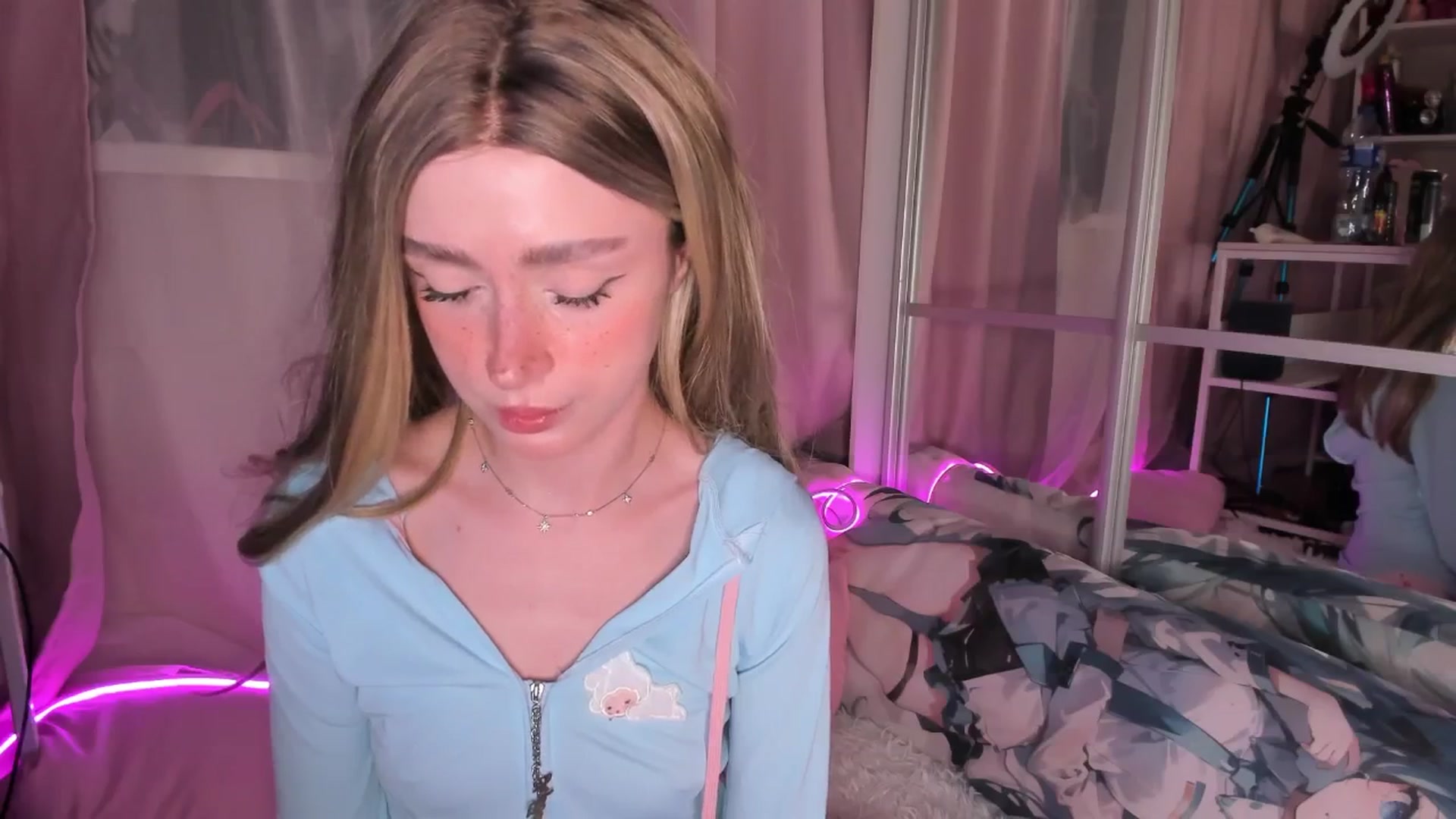 Gallery image thumbnail from AliceXsweeT's myfreecams stream on, 02/27/2026, 18:34 image 17 of 20