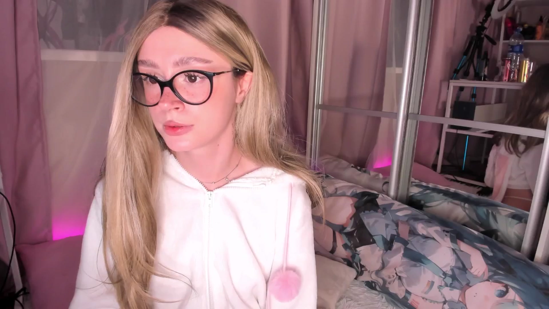 Gallery image thumbnail from AliceXsweeT's myfreecams stream on, 03/11/2026, 18:38 image 9 of 20