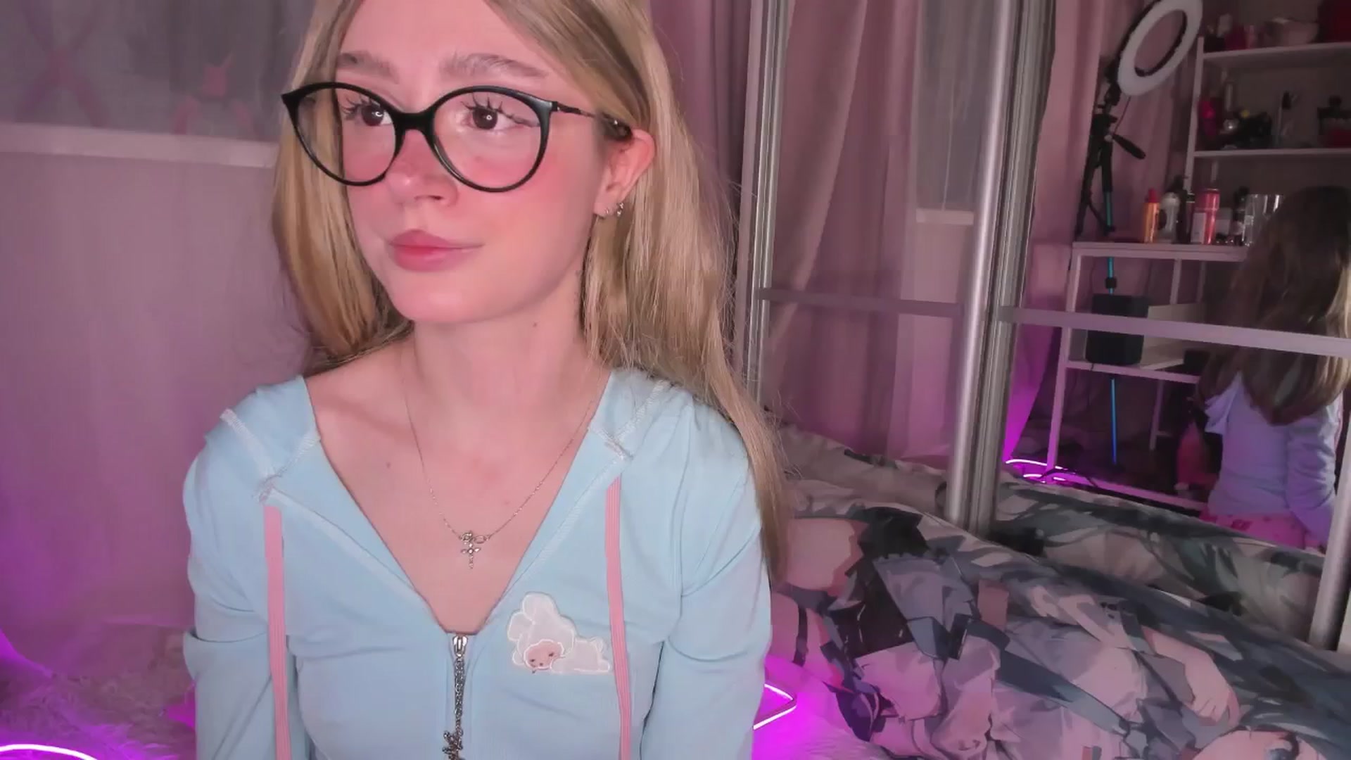 Gallery image thumbnail from AliceXsweeT's myfreecams stream on, 04/03/2026, 17:43 image 13 of 20