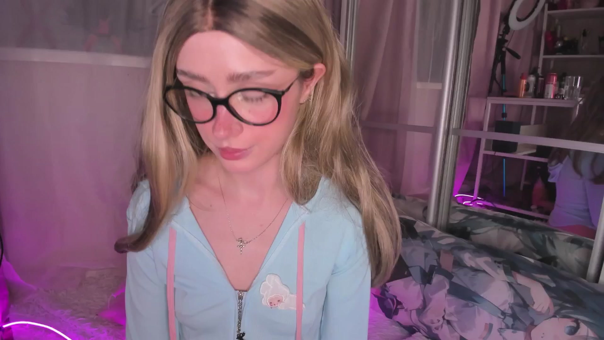 Gallery image thumbnail from AliceXsweeT's myfreecams stream on, 04/03/2026, 17:43 image 18 of 20