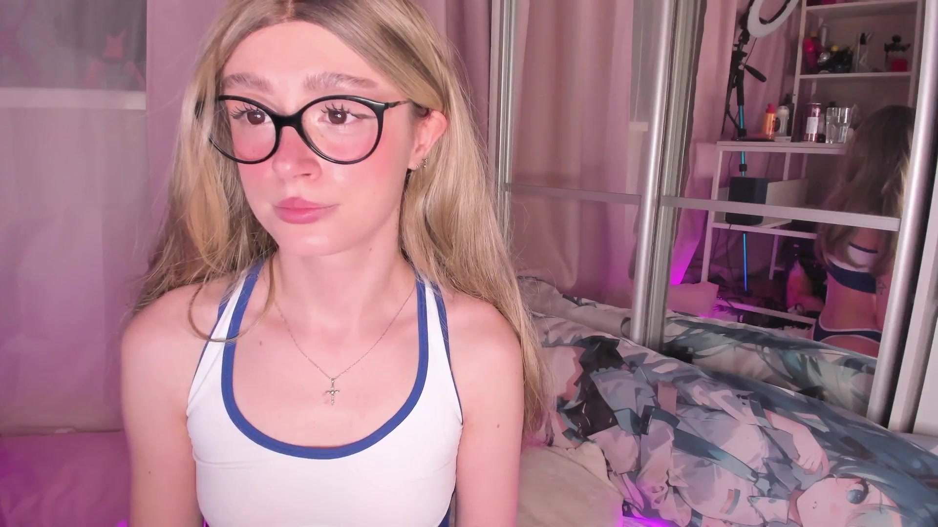 Gallery image thumbnail from AliceXsweeT's myfreecams stream on, 04/04/2026, 17:37 image 15 of 20