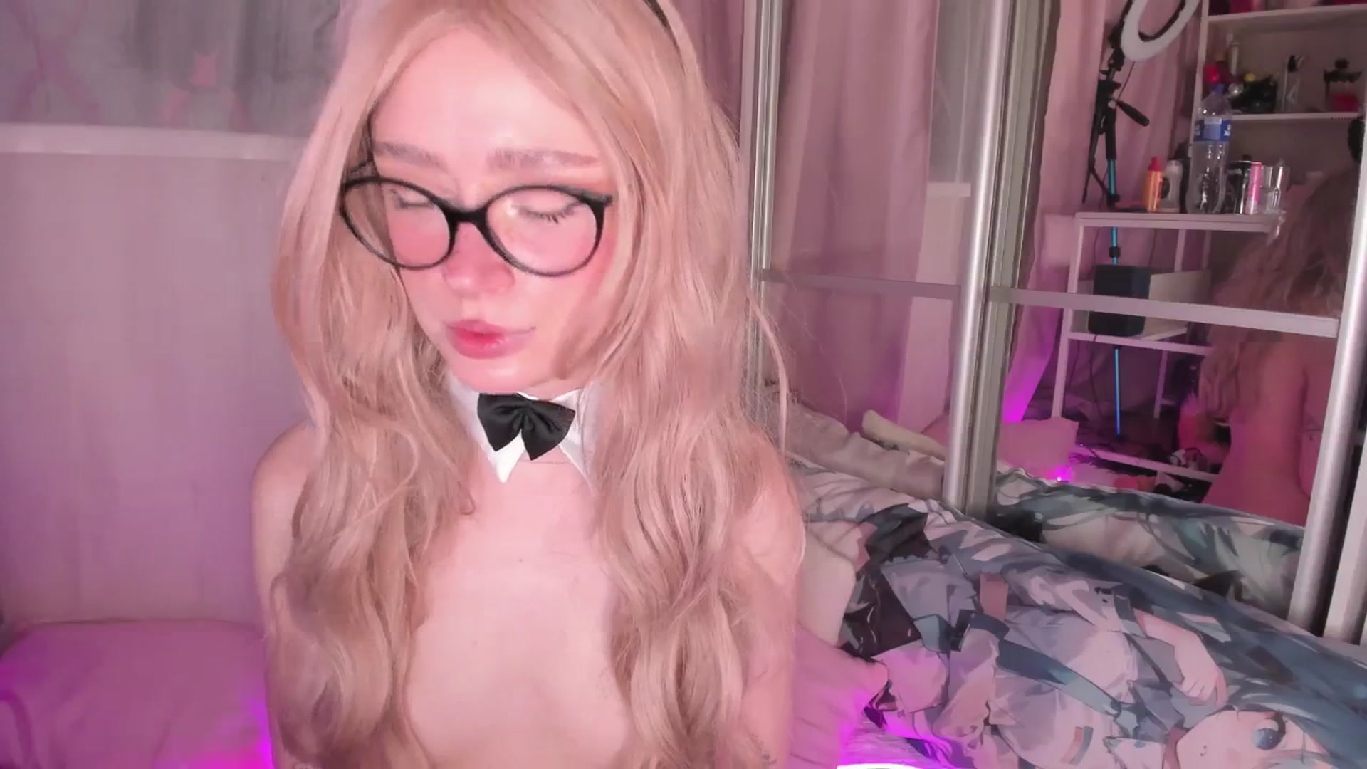 Gallery image thumbnail from AliceXsweeT's myfreecams stream on, 04/05/2026, 18:04 image 18 of 20