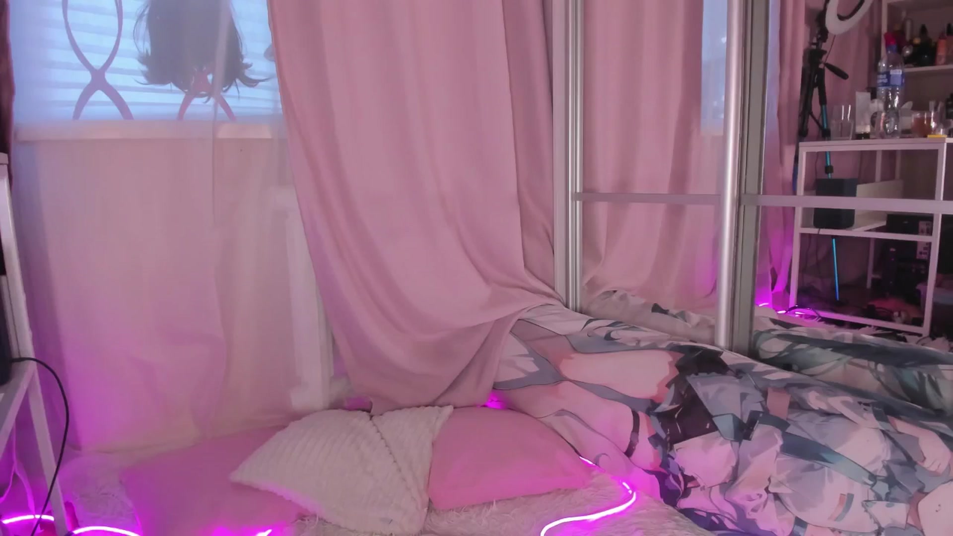 Gallery image thumbnail from AliceXsweeT's myfreecams stream on, 04/12/2026, 16:22 image 14 of 20