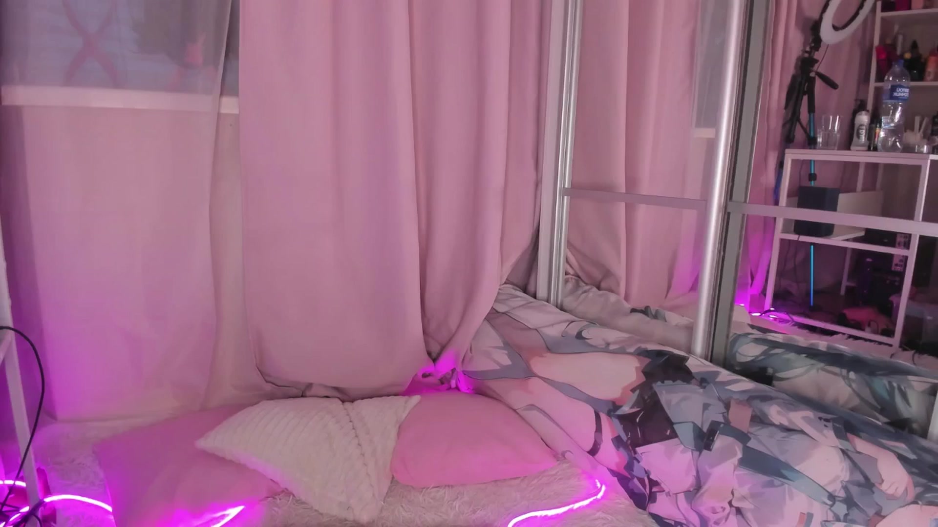 Gallery image thumbnail from AliceXsweeT's myfreecams stream on, 04/13/2026, 17:17 image 13 of 20