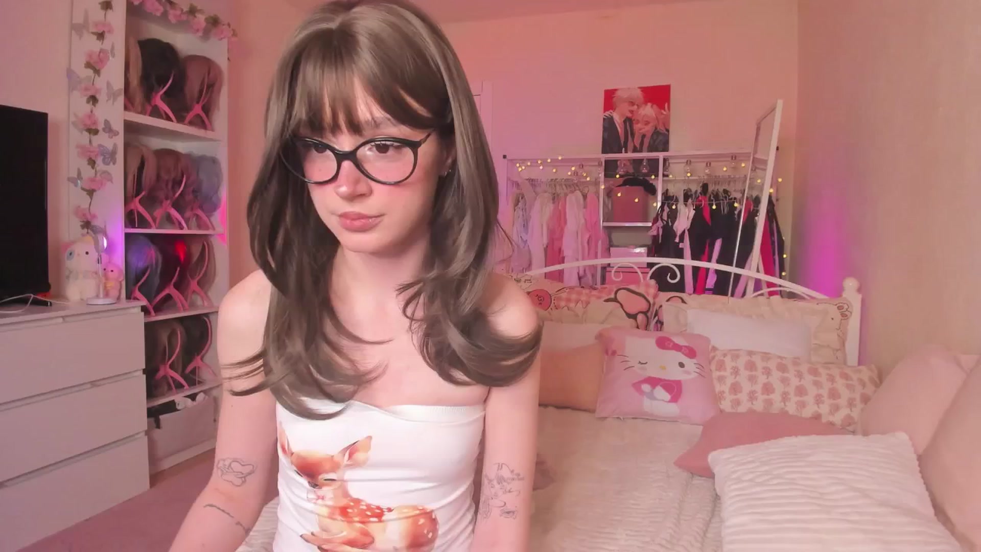 Gallery image thumbnail from AliceXsweeT's myfreecams stream on, 04/17/2026, 18:35 image 9 of 20