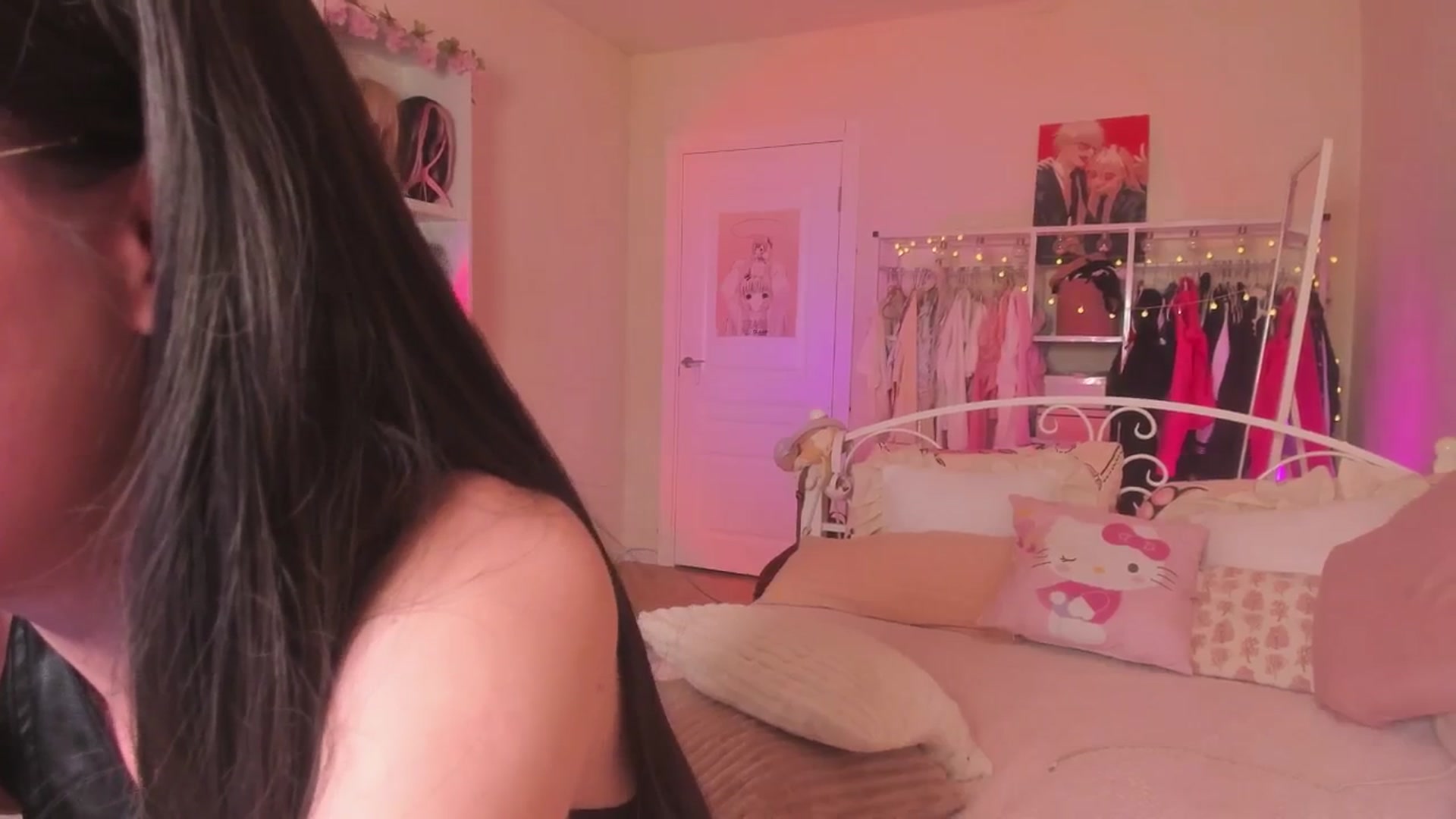 Gallery image thumbnail from AliceXsweeT's myfreecams stream on, 04/22/2026, 19:02 image 5 of 20