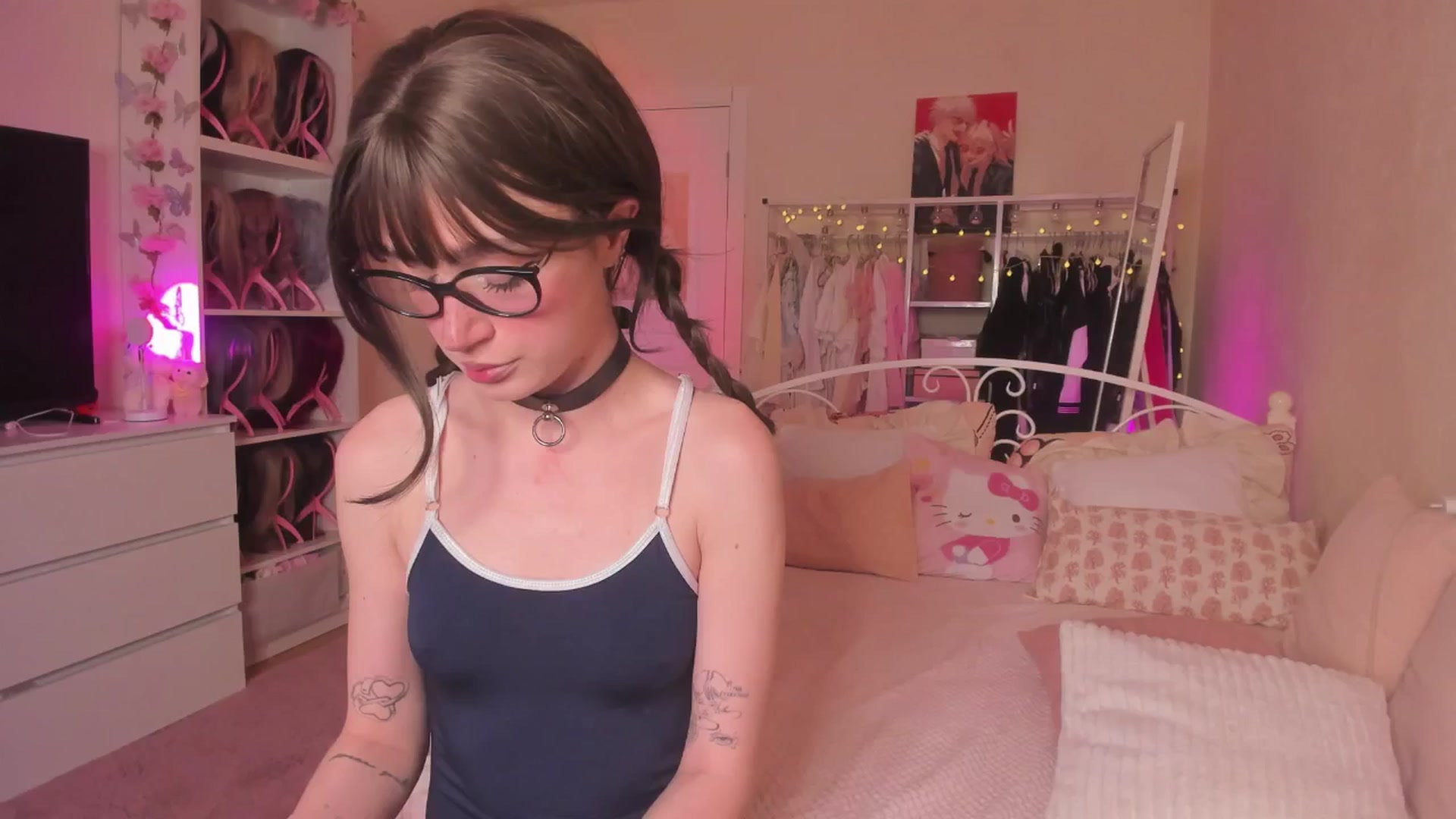 Gallery image thumbnail from AliceXsweeT's myfreecams stream on, 04/23/2026, 16:01 image 9 of 20