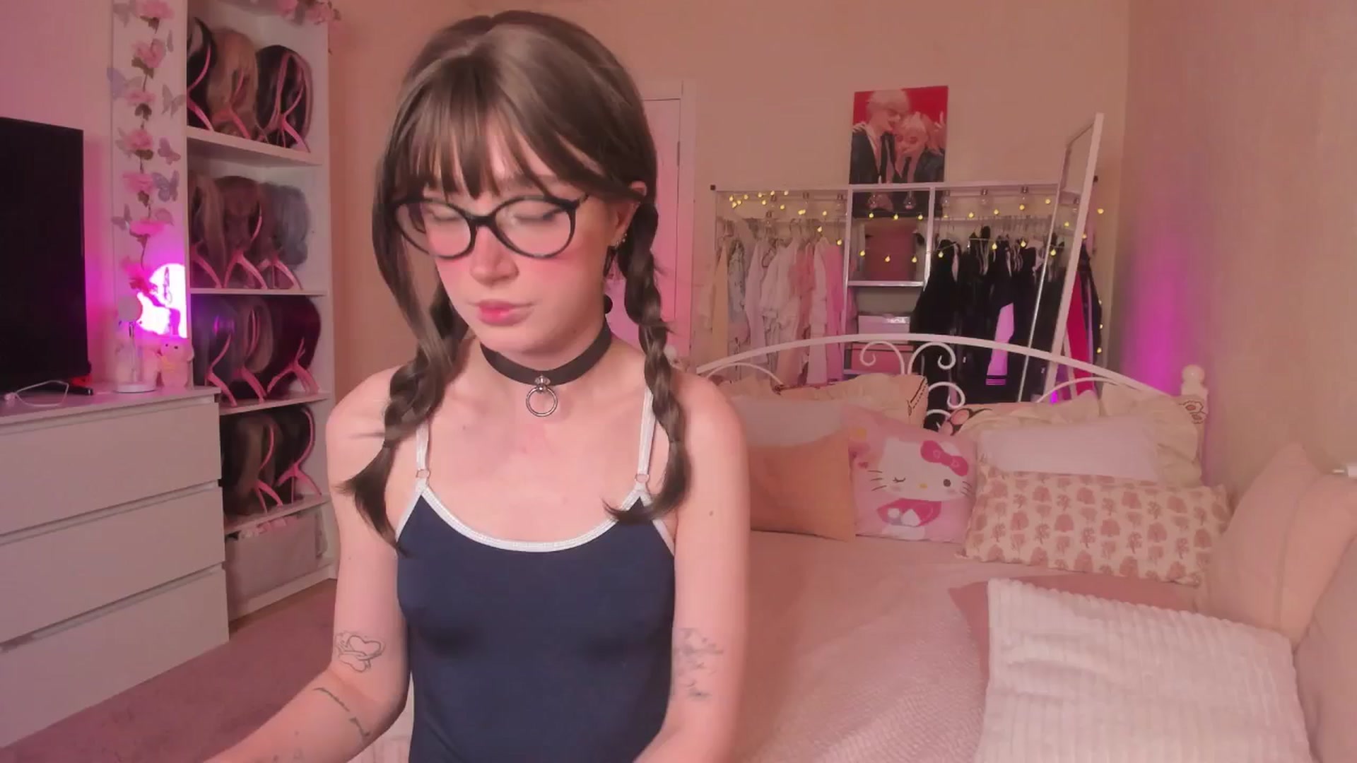 Gallery image thumbnail from AliceXsweeT's myfreecams stream on, 04/23/2026, 16:01 image 14 of 20