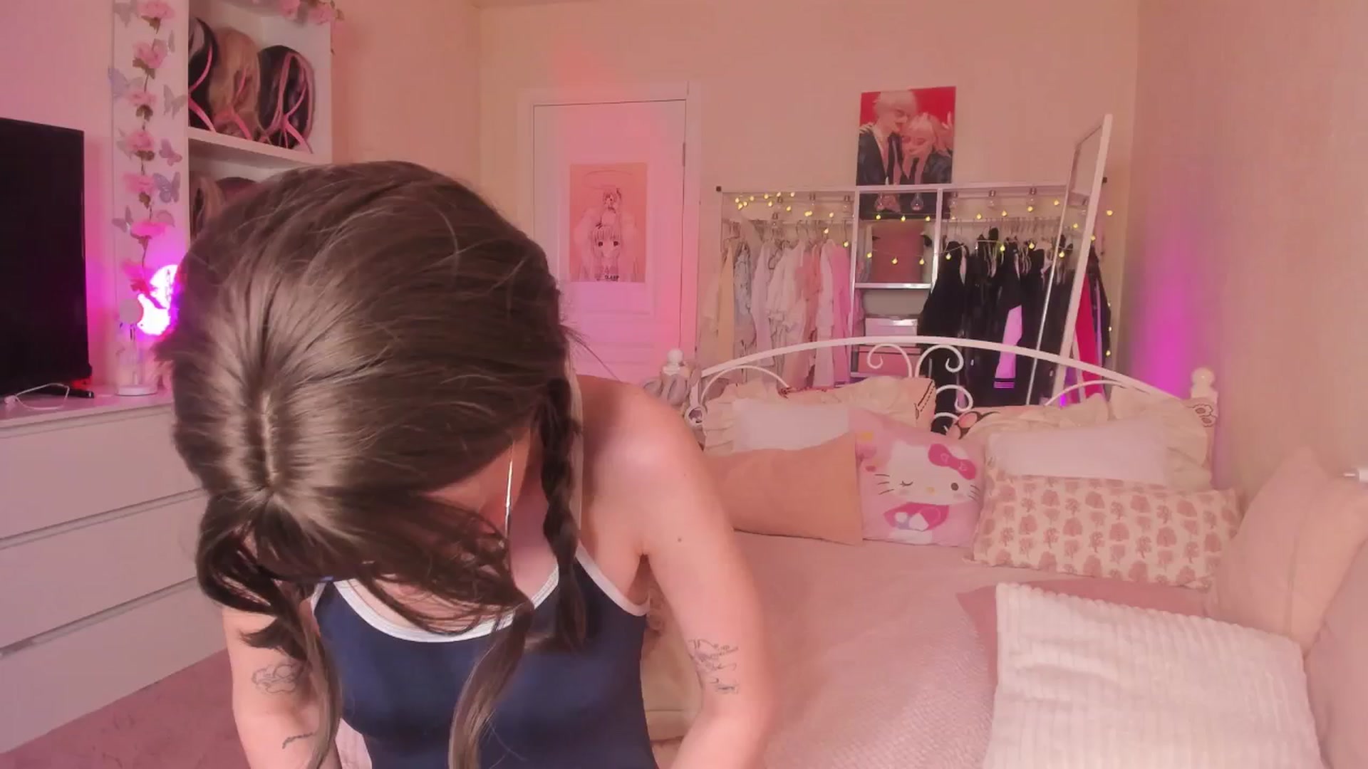 Gallery image thumbnail from AliceXsweeT's myfreecams stream on, 04/23/2026, 16:01 image 4 of 20