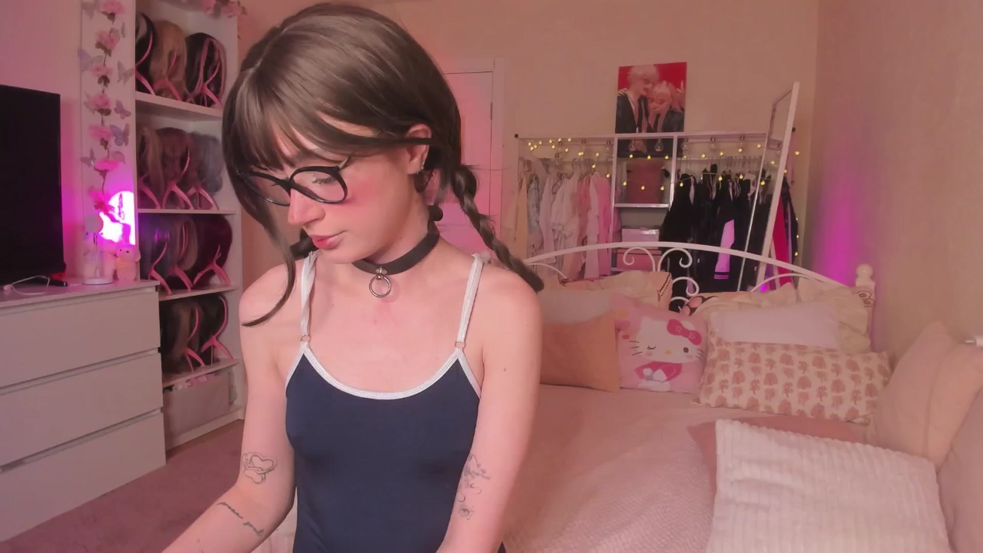 Gallery image thumbnail from AliceXsweeT's myfreecams stream on, 04/23/2026, 16:01 image 10 of 20