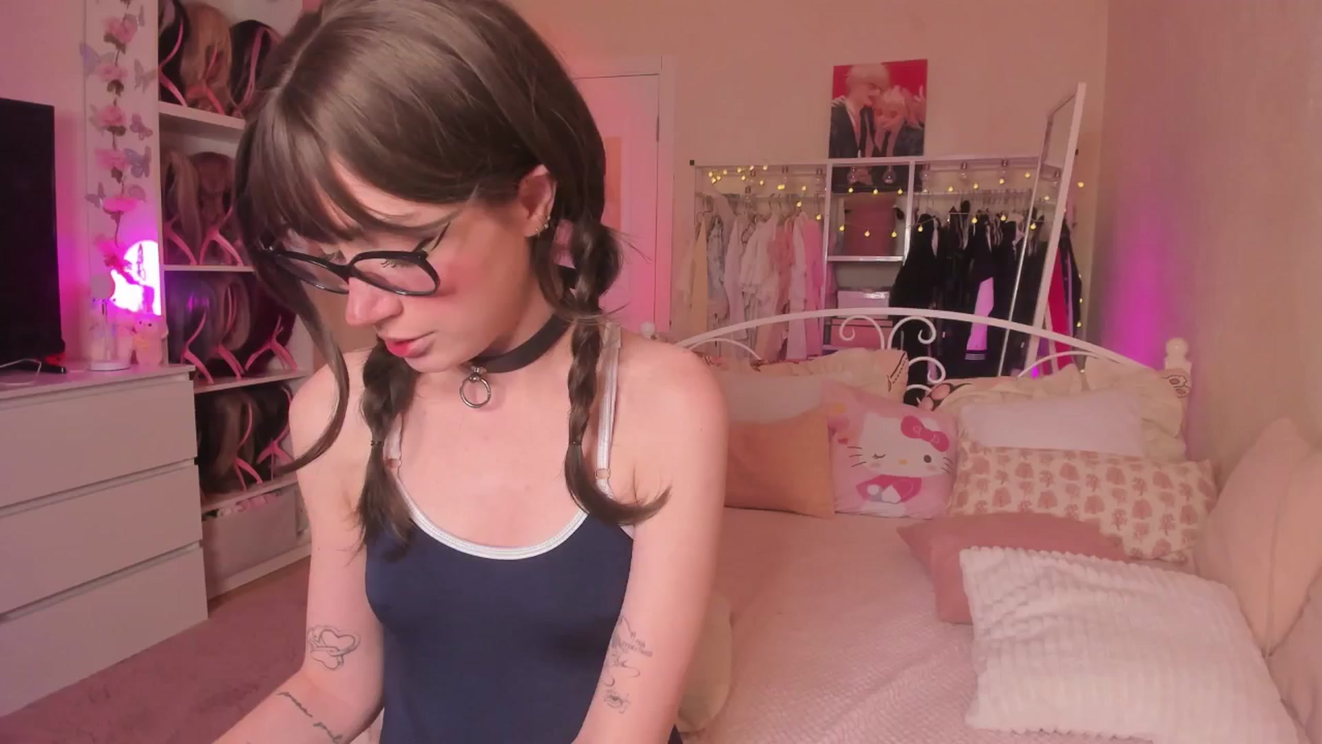 Gallery image thumbnail from AliceXsweeT's myfreecams stream on, 04/23/2026, 17:05 image 6 of 20