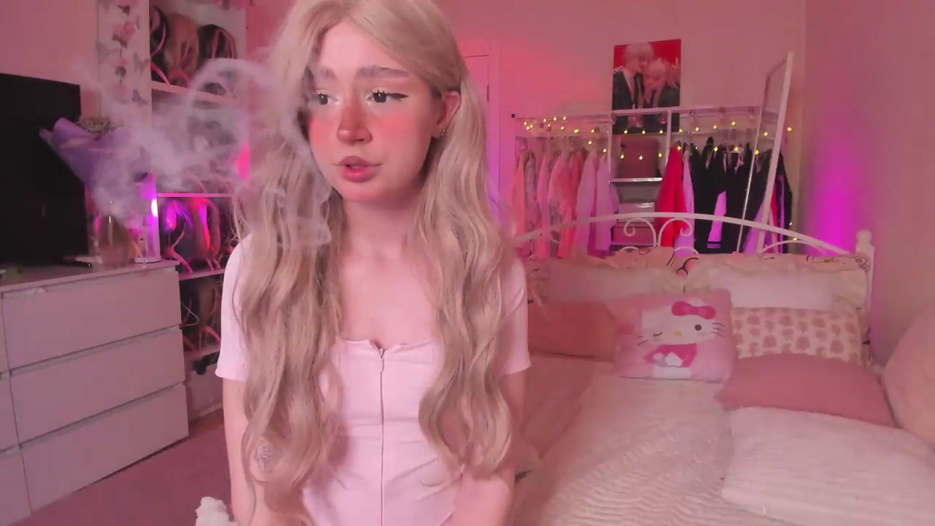 Gallery image thumbnail from AliceXsweeT's myfreecams stream on, 05/11/2026, 17:39 image 3 of 20