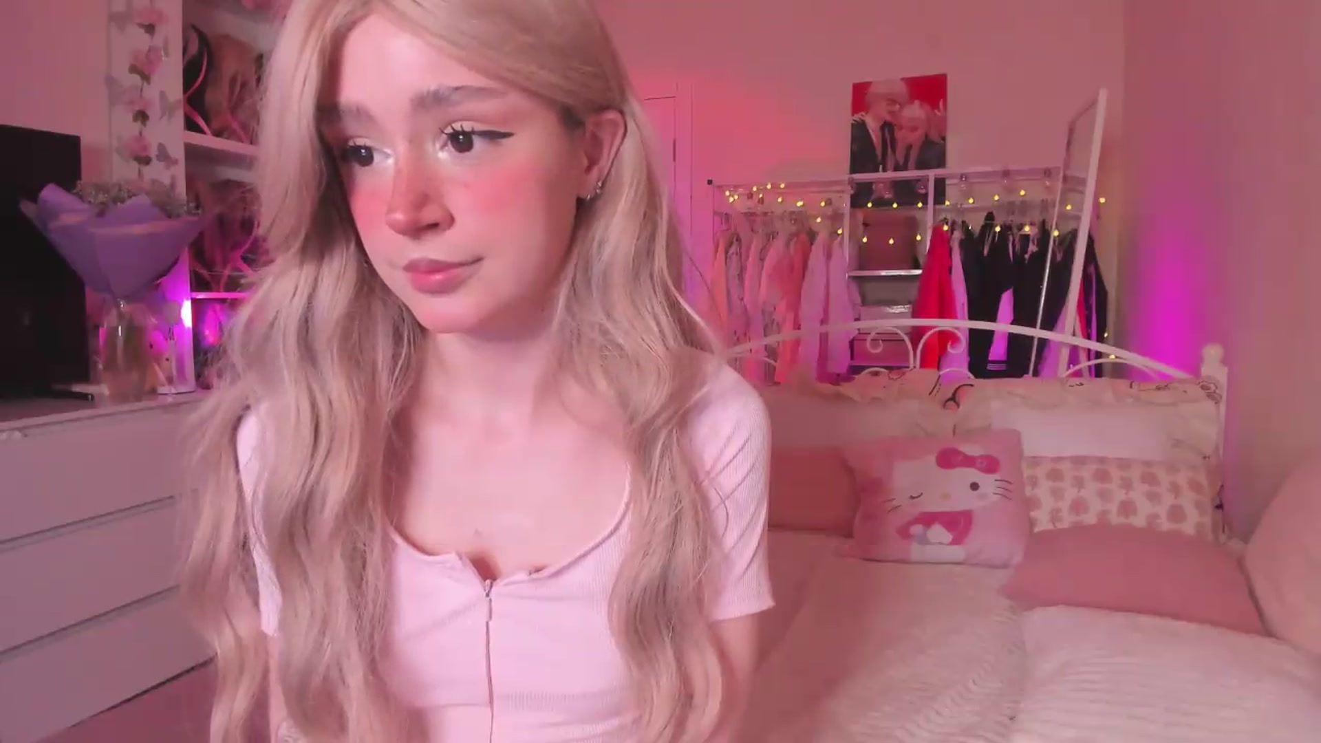 Gallery image thumbnail from AliceXsweeT's myfreecams stream on, 05/11/2026, 17:39 image 7 of 20