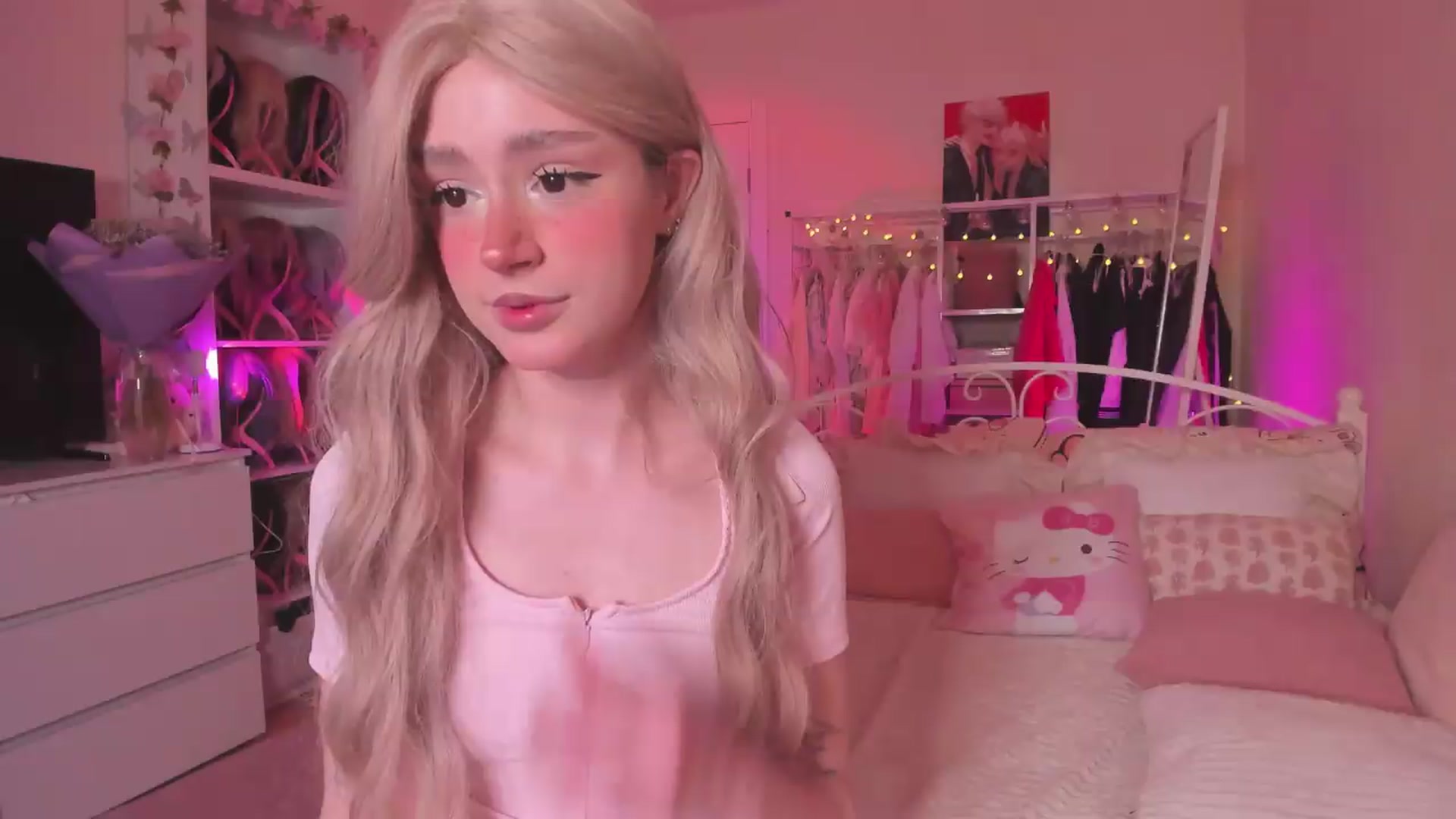 Gallery image thumbnail from AliceXsweeT's myfreecams stream on, 05/11/2026, 17:39 image 11 of 20