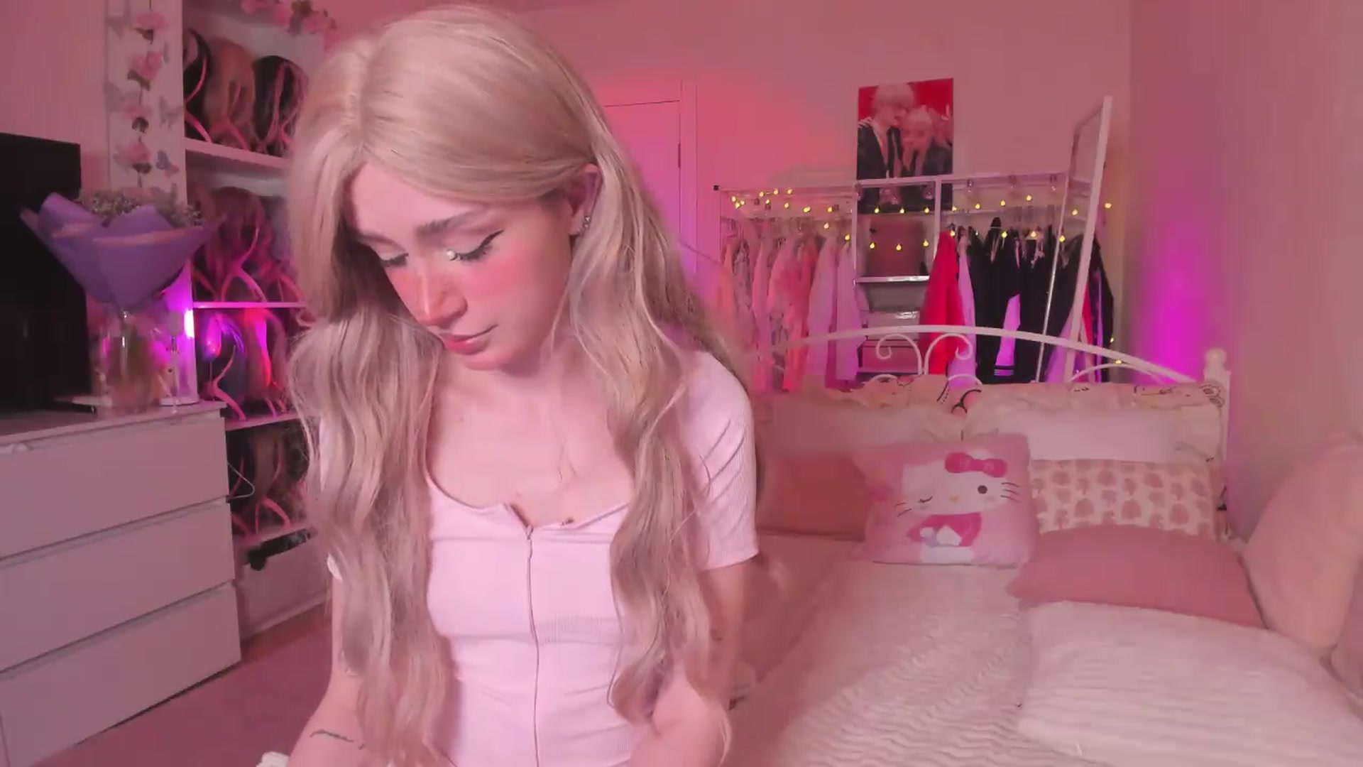 Gallery image thumbnail from AliceXsweeT's myfreecams stream on, 05/11/2026, 17:39 image 5 of 20