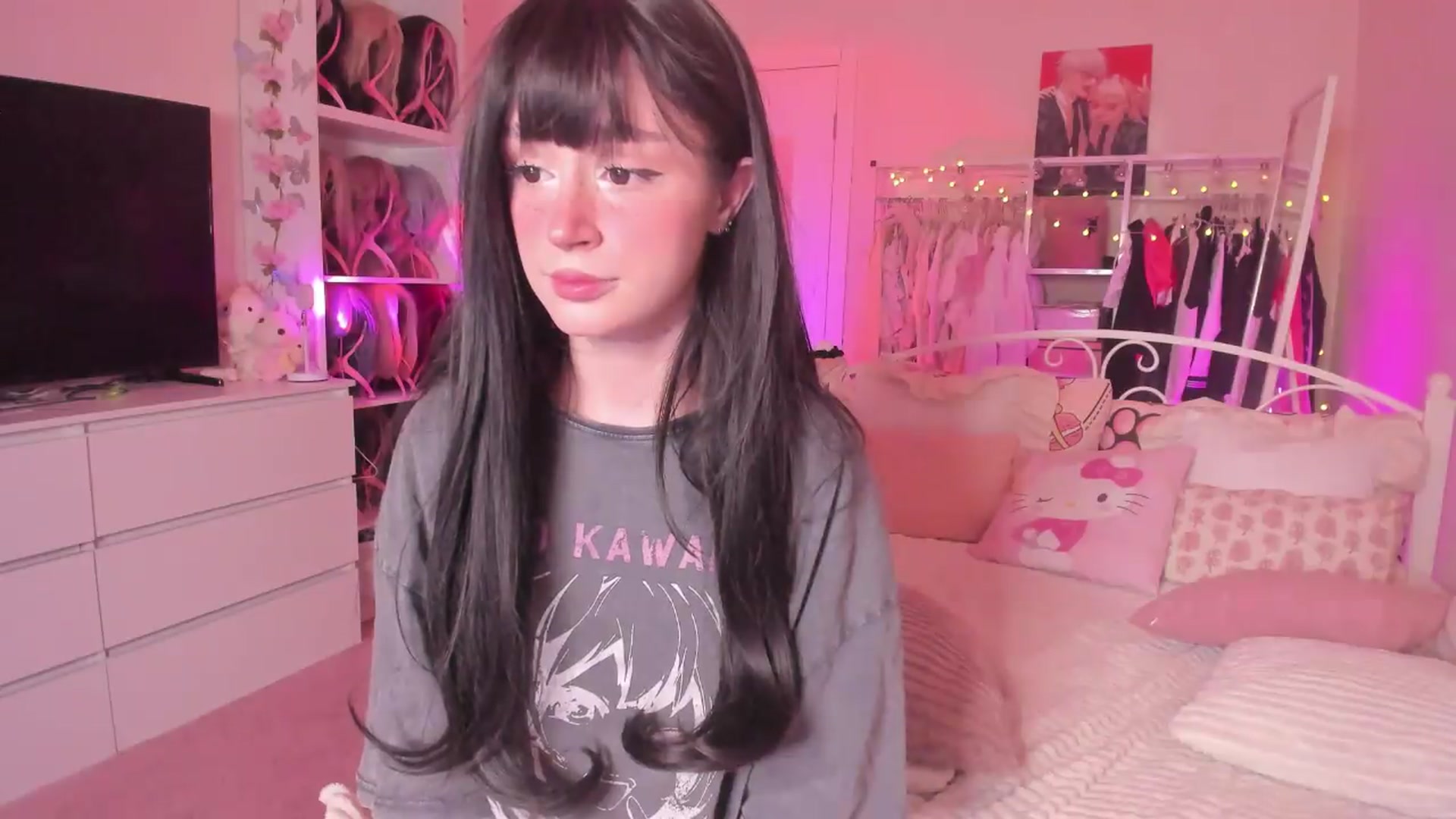 Gallery image thumbnail from AliceXsweeT's myfreecams stream on, 05/15/2026, 17:14 image 9 of 20
