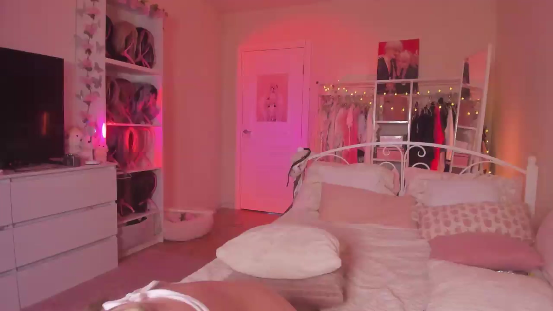 Gallery image thumbnail from AliceXsweeT's myfreecams stream on, 06/20/2026, 15:51 image 15 of 20