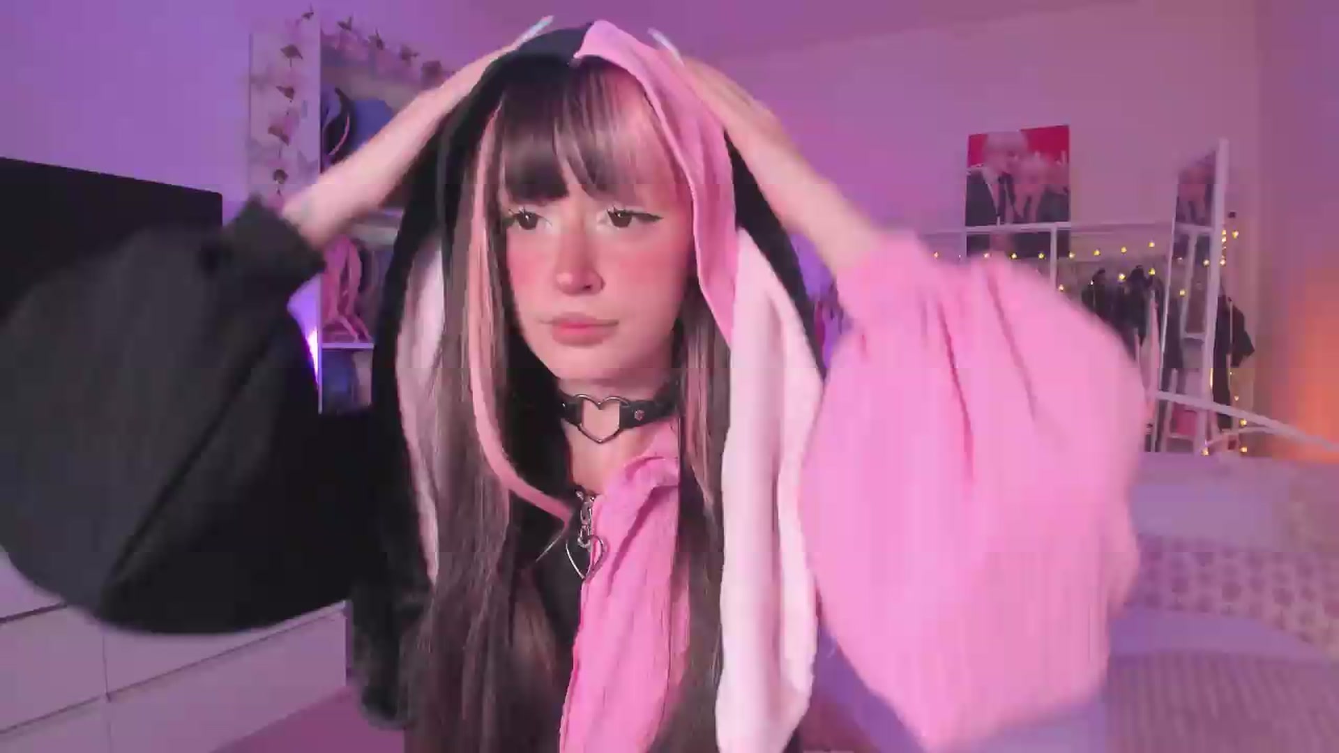 Gallery image thumbnail from AliceXsweeT's myfreecams stream on, 07/18/2026, 16:58 image 3 of 20