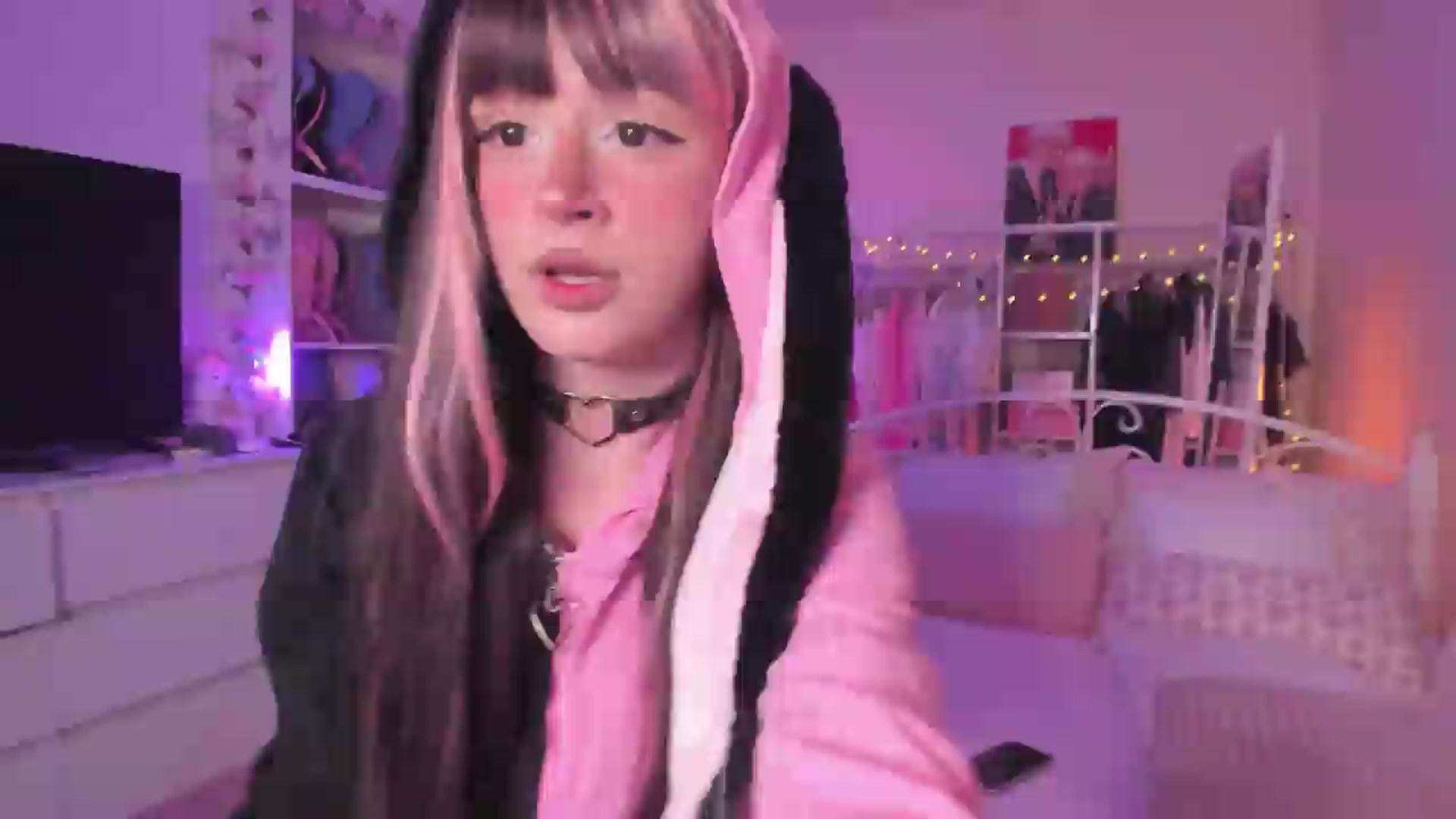 Gallery image thumbnail from AliceXsweeT's myfreecams stream on, 07/18/2026, 16:58 image 7 of 20