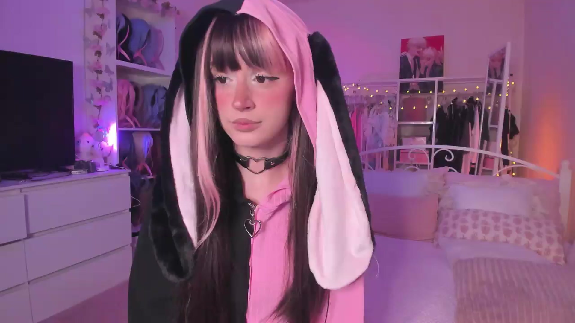 Gallery image thumbnail from AliceXsweeT's myfreecams stream on, 07/18/2026, 16:58 image 5 of 20
