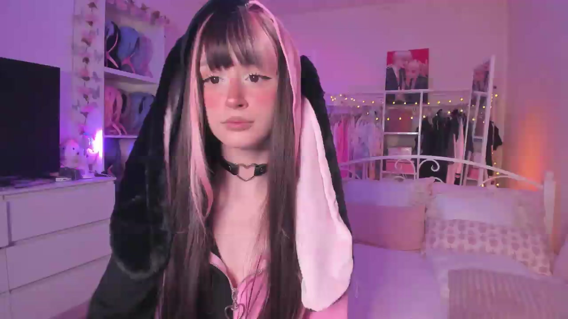 Gallery image thumbnail from AliceXsweeT's myfreecams stream on, 07/18/2026, 16:58 image 18 of 20