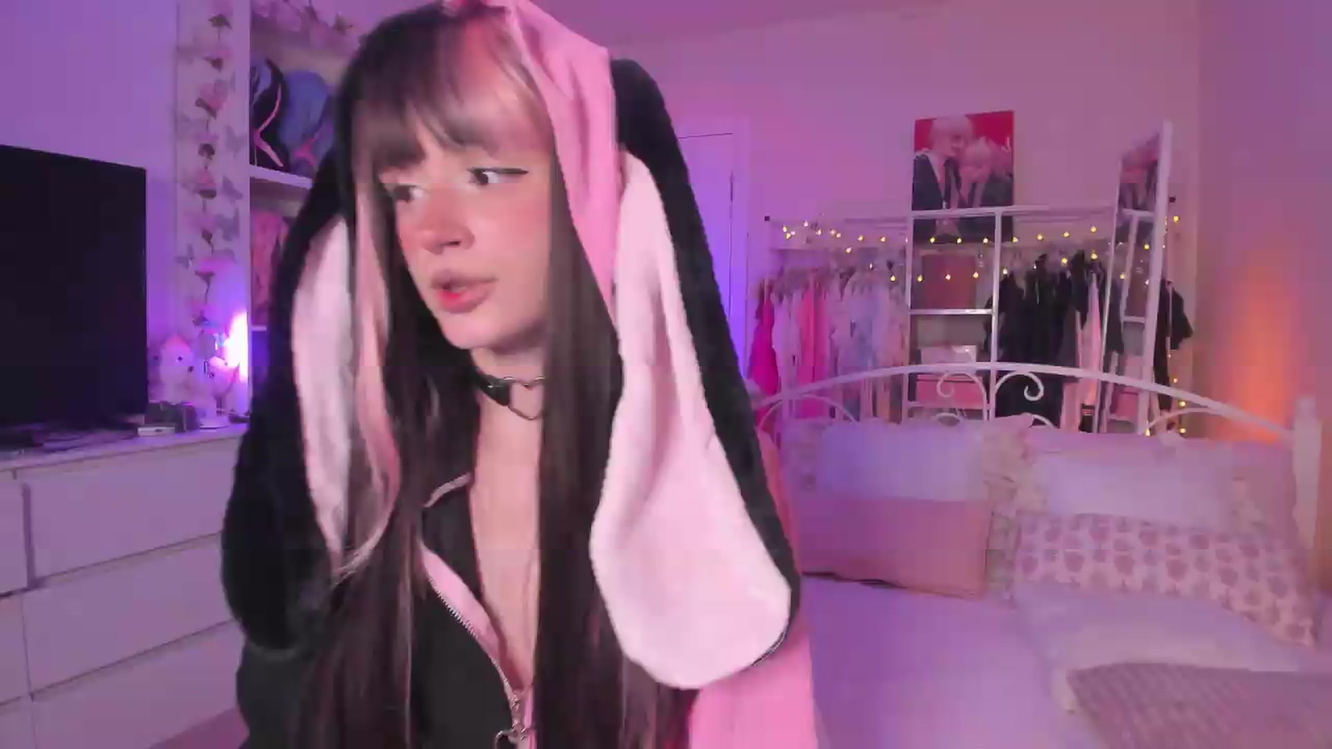 Gallery image thumbnail from AliceXsweeT's myfreecams stream on, 07/18/2026, 17:26 image 18 of 20