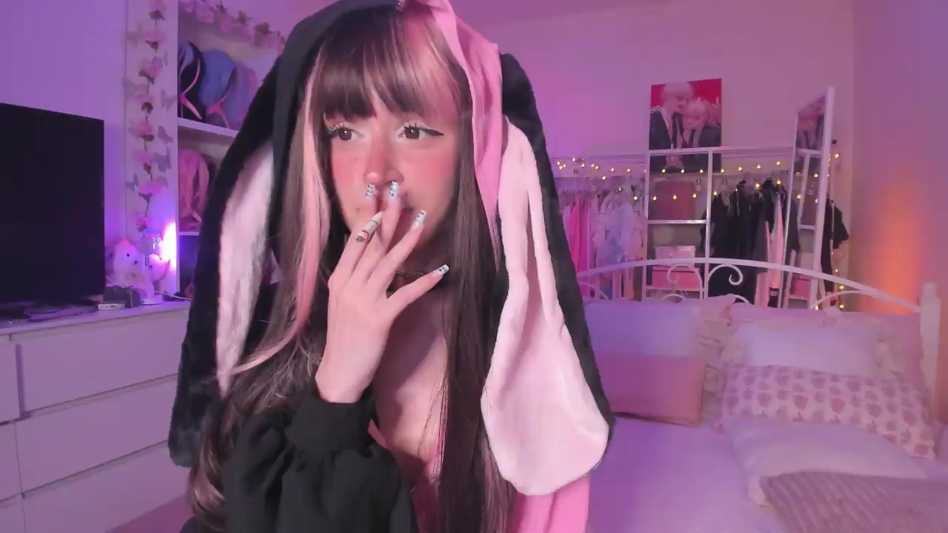 Gallery image thumbnail from AliceXsweeT's myfreecams stream on, 07/18/2026, 17:26 image 17 of 20