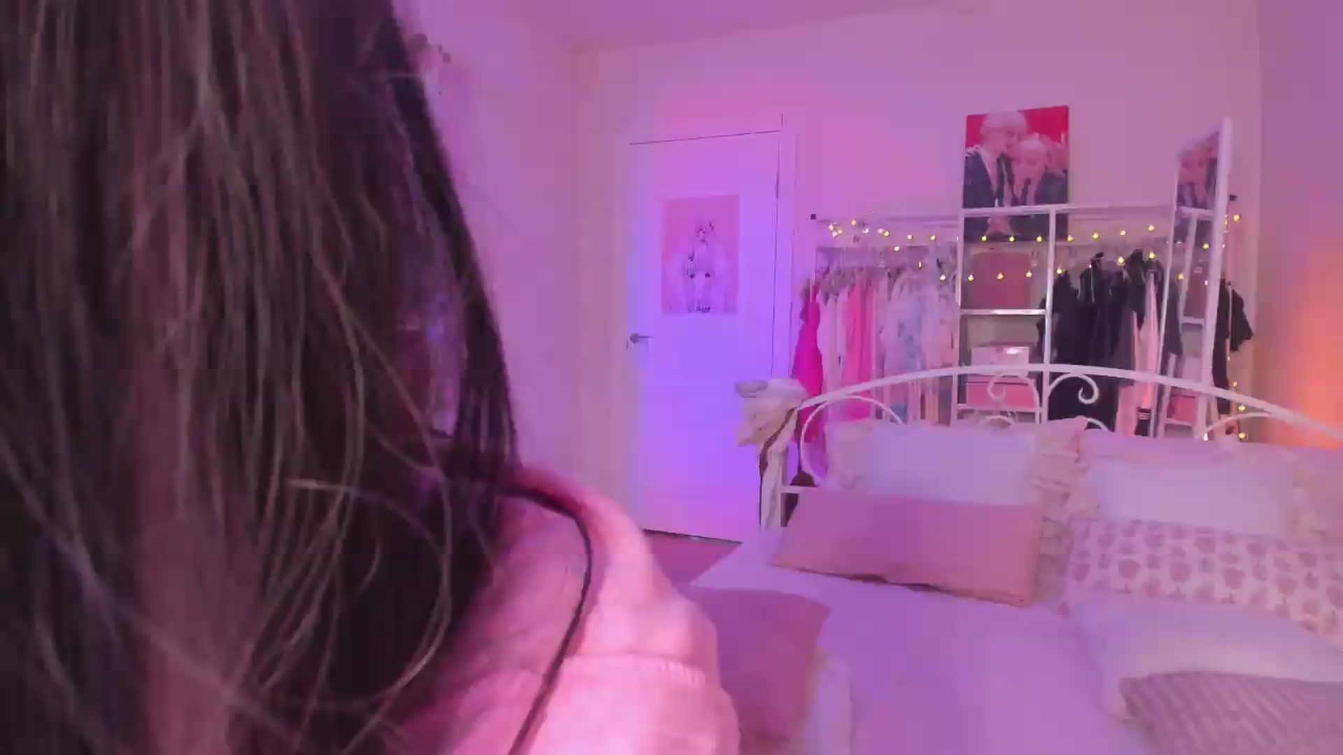Gallery image thumbnail from AliceXsweeT's myfreecams stream on, 07/18/2026, 17:26 image 10 of 20