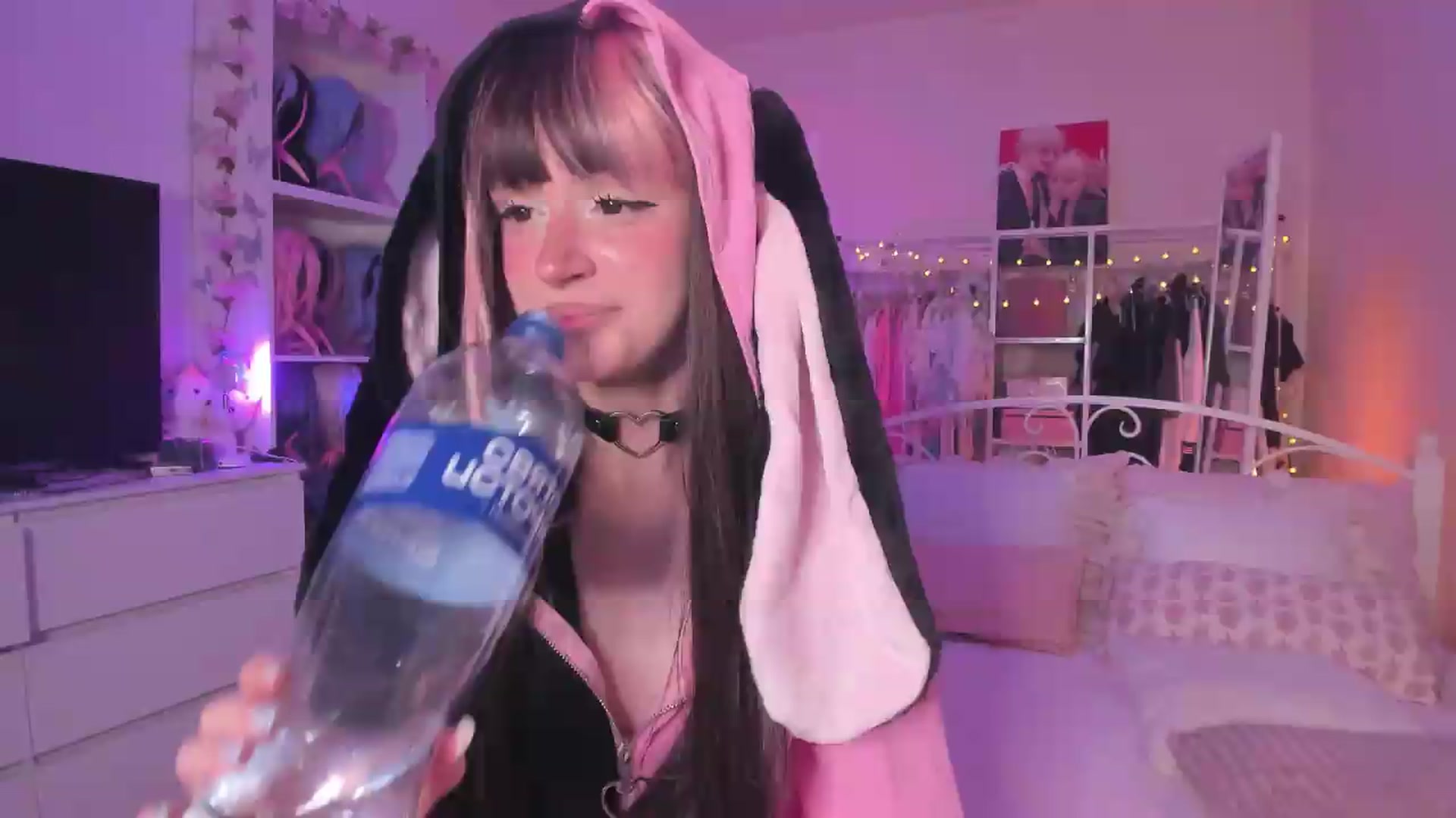 Gallery image thumbnail from AliceXsweeT's myfreecams stream on, 07/18/2026, 17:26 image 19 of 20