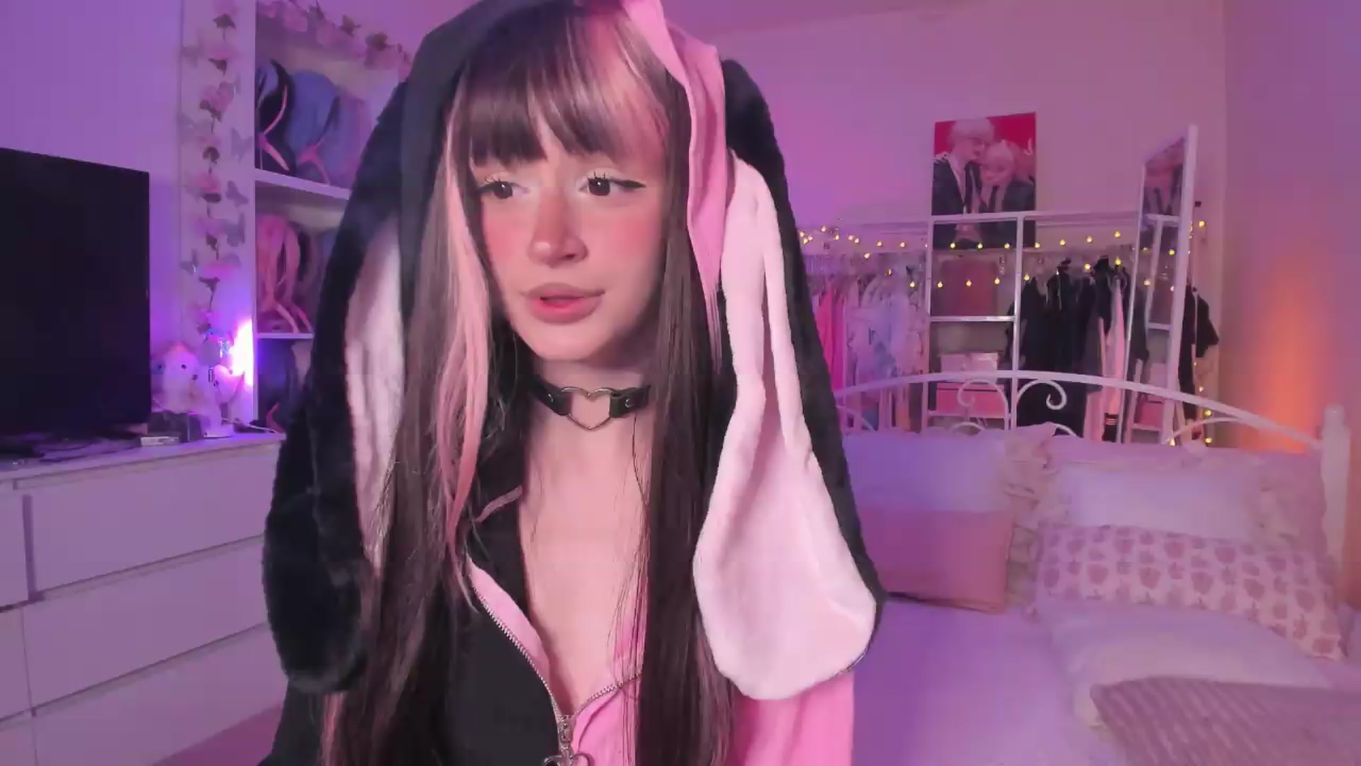 Gallery image thumbnail from AliceXsweeT's myfreecams stream on, 07/18/2026, 17:26 image 15 of 20
