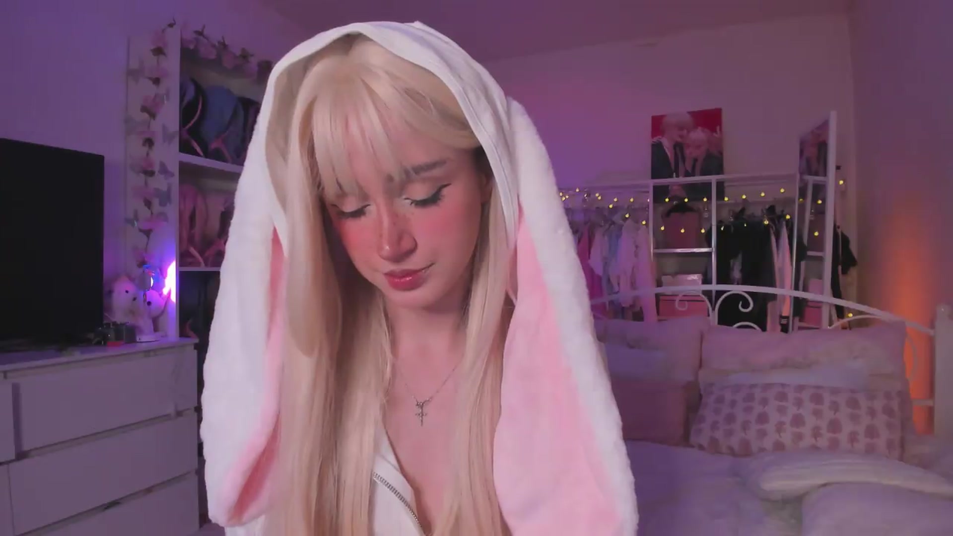 Gallery image thumbnail from AliceXsweeT's myfreecams stream on, 08/01/2026, 18:36 image 7 of 20