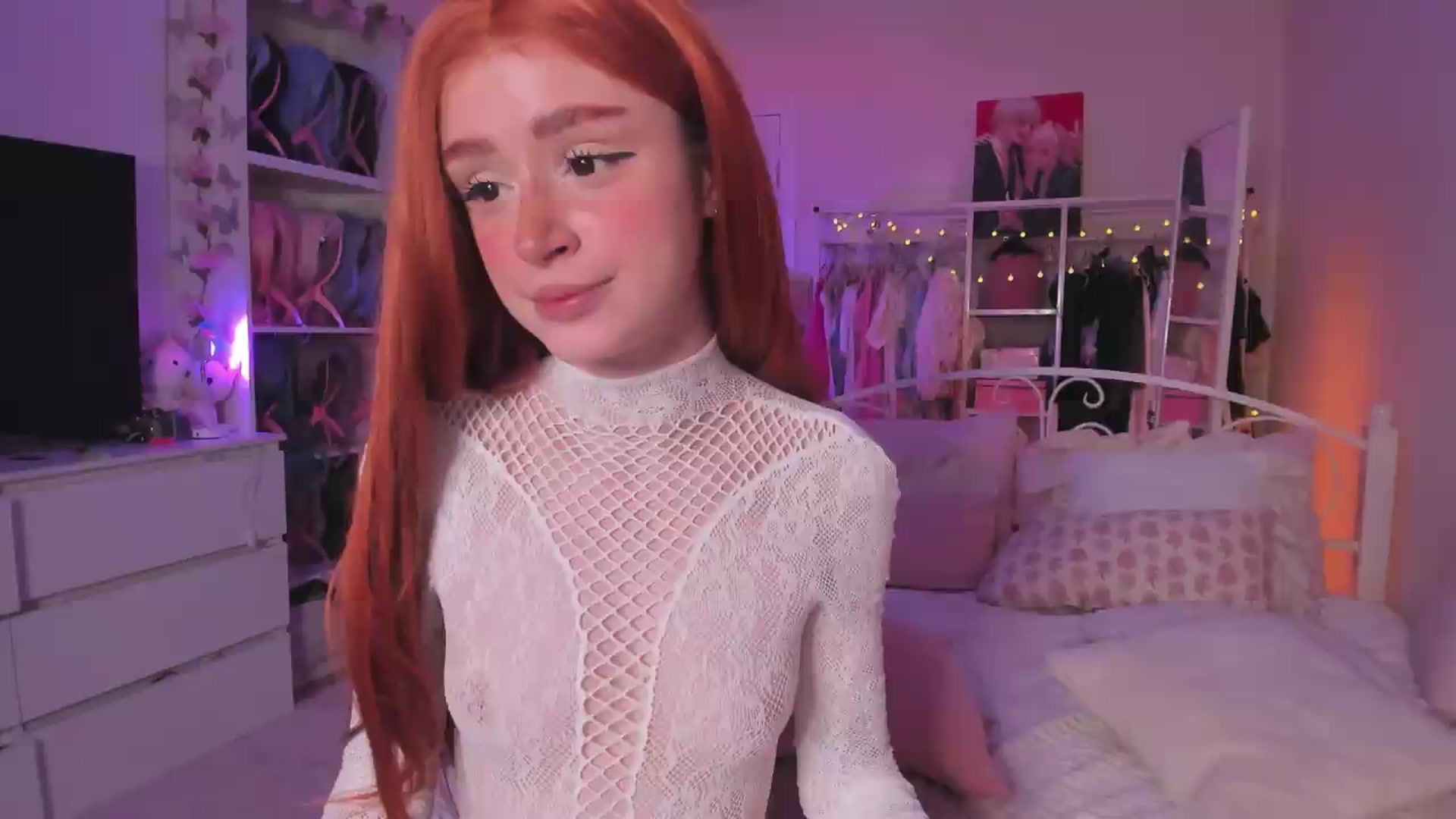 Gallery image thumbnail from AliceXsweeT's myfreecams stream on, 08/02/2026, 17:58 image 17 of 20